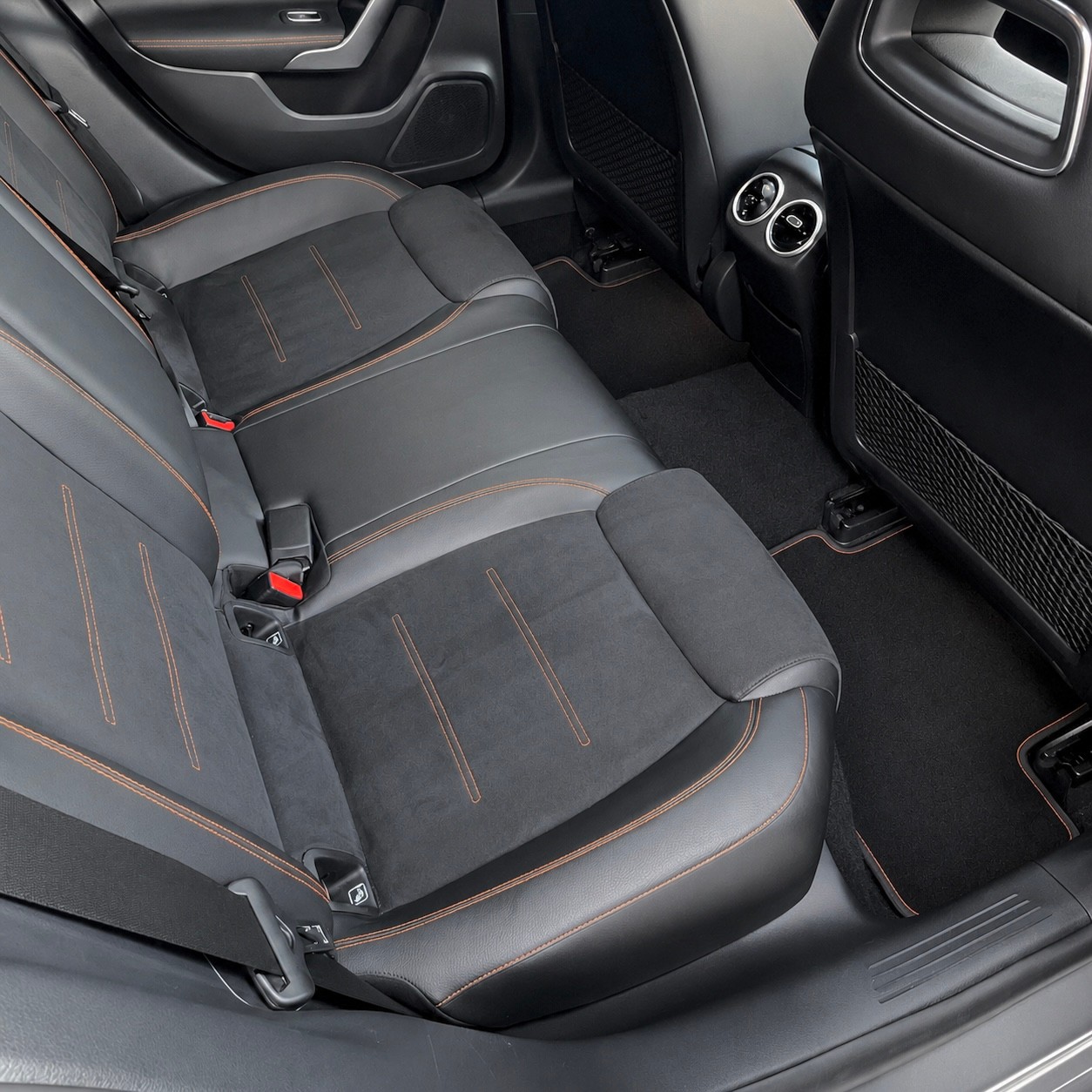 MERCEDES-BENZ CLA 250 AMG Line 7G-DCT-image-10