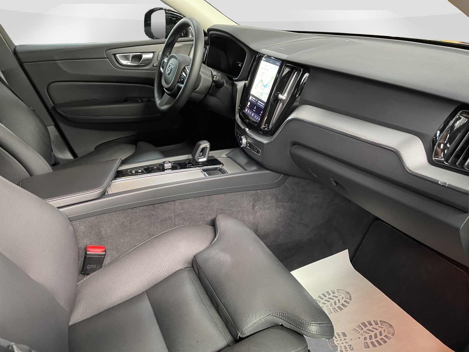 VOLVO XC60 2.0 B4 MH Plus Dark AWD-image-8