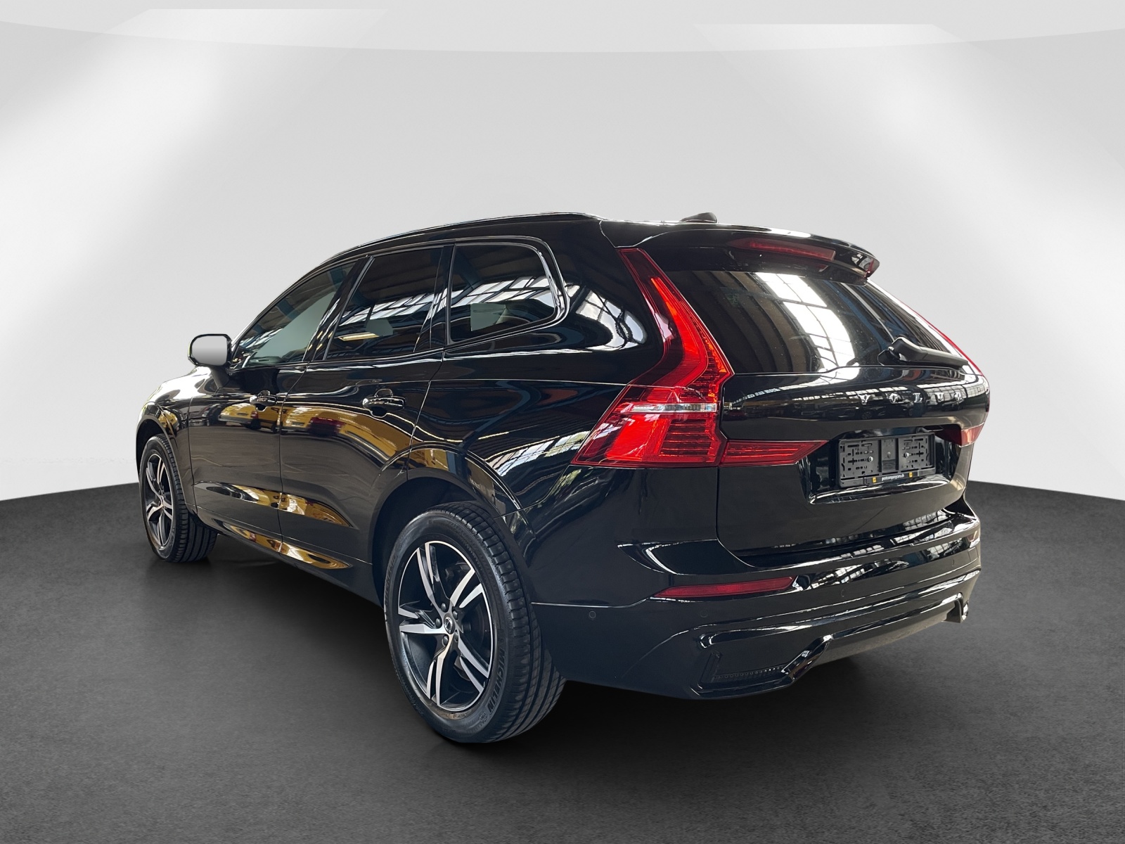 VOLVO XC60 2.0 B4 MH Plus Dark AWD-image-3