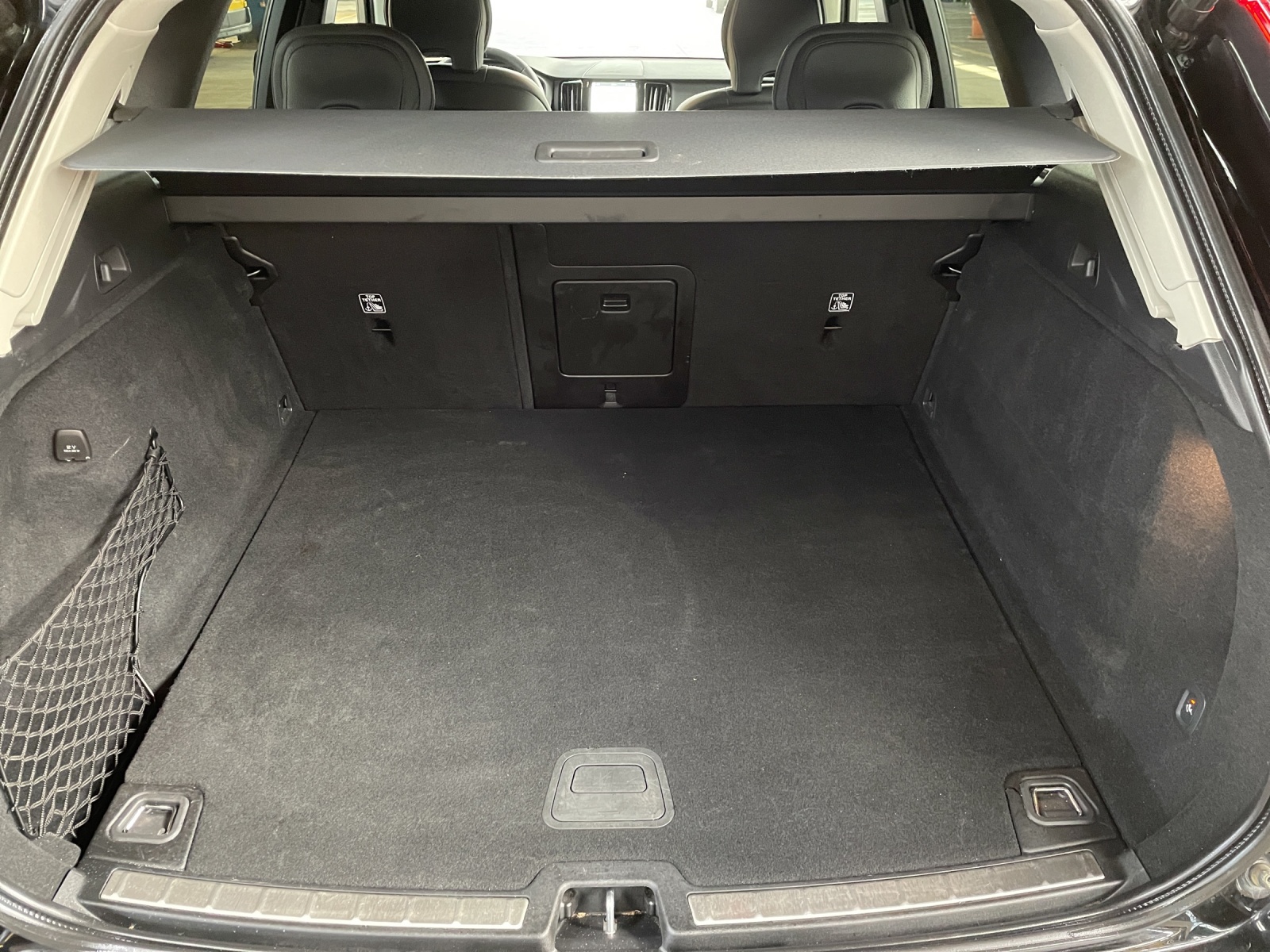 VOLVO XC60 2.0 B4 MH Plus Dark AWD-image-10