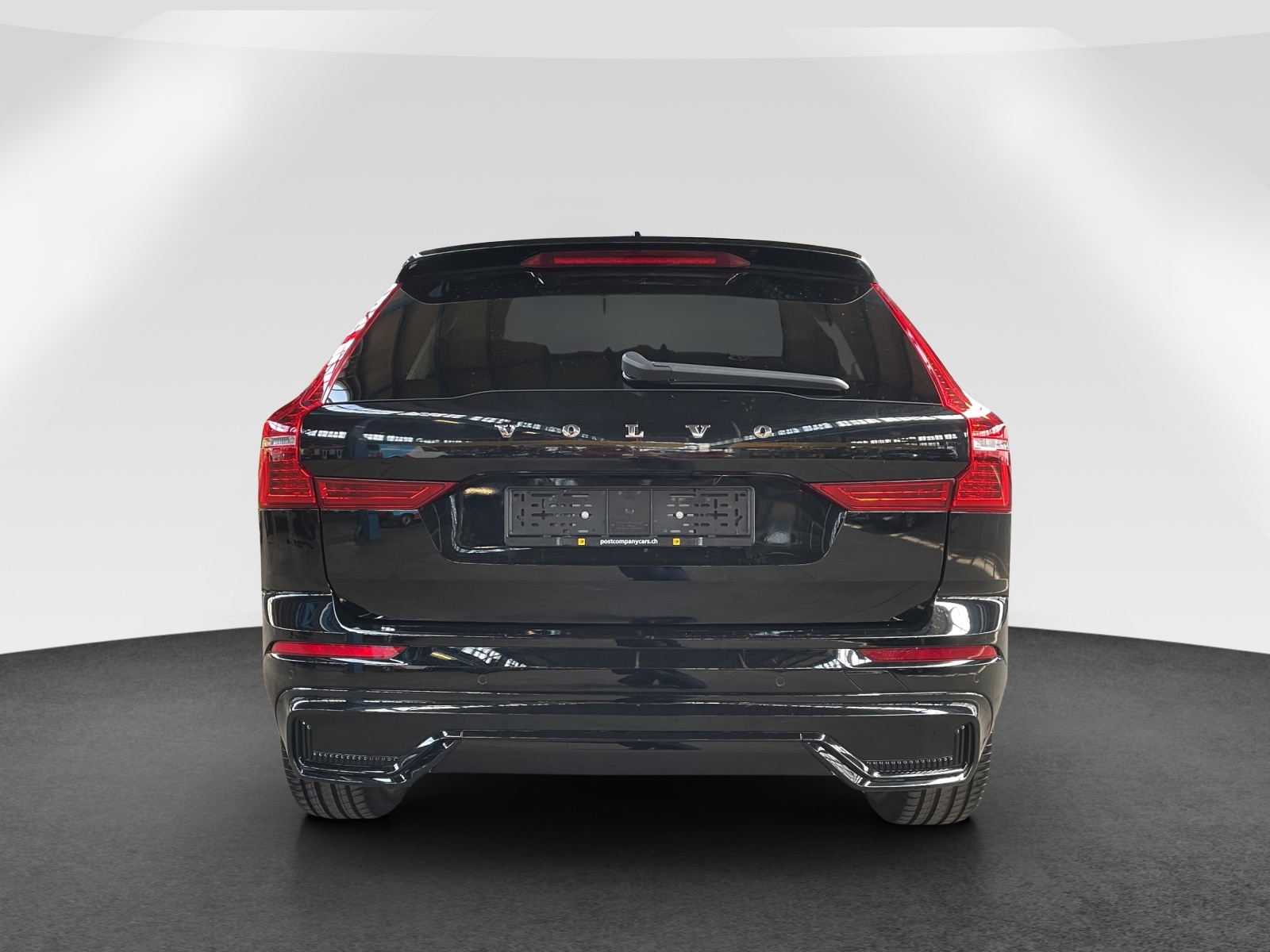 VOLVO XC60 2.0 B4 MH Plus Dark AWD-image-4