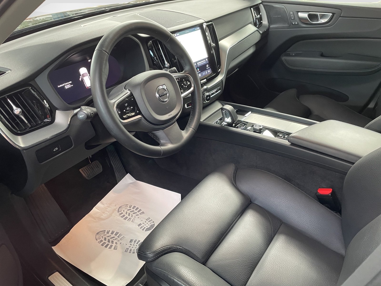 VOLVO XC60 2.0 B4 MH Plus Dark AWD-image-6