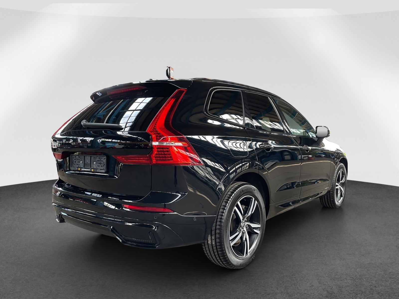 VOLVO XC60 2.0 B4 MH Plus Dark AWD-image-5