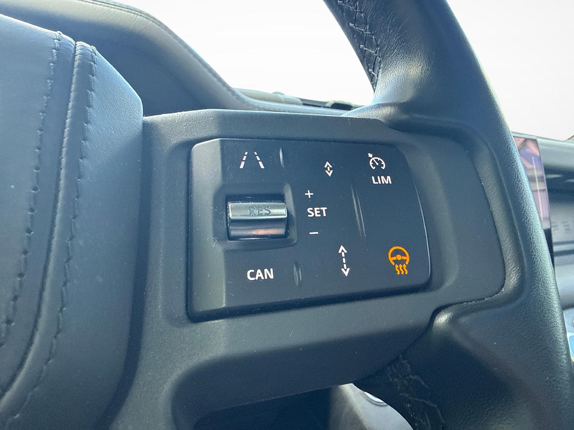 LAND ROVER Defender 110 3.0 D I6 300 X-Dynamic HSE mit Standheizung-image-14
