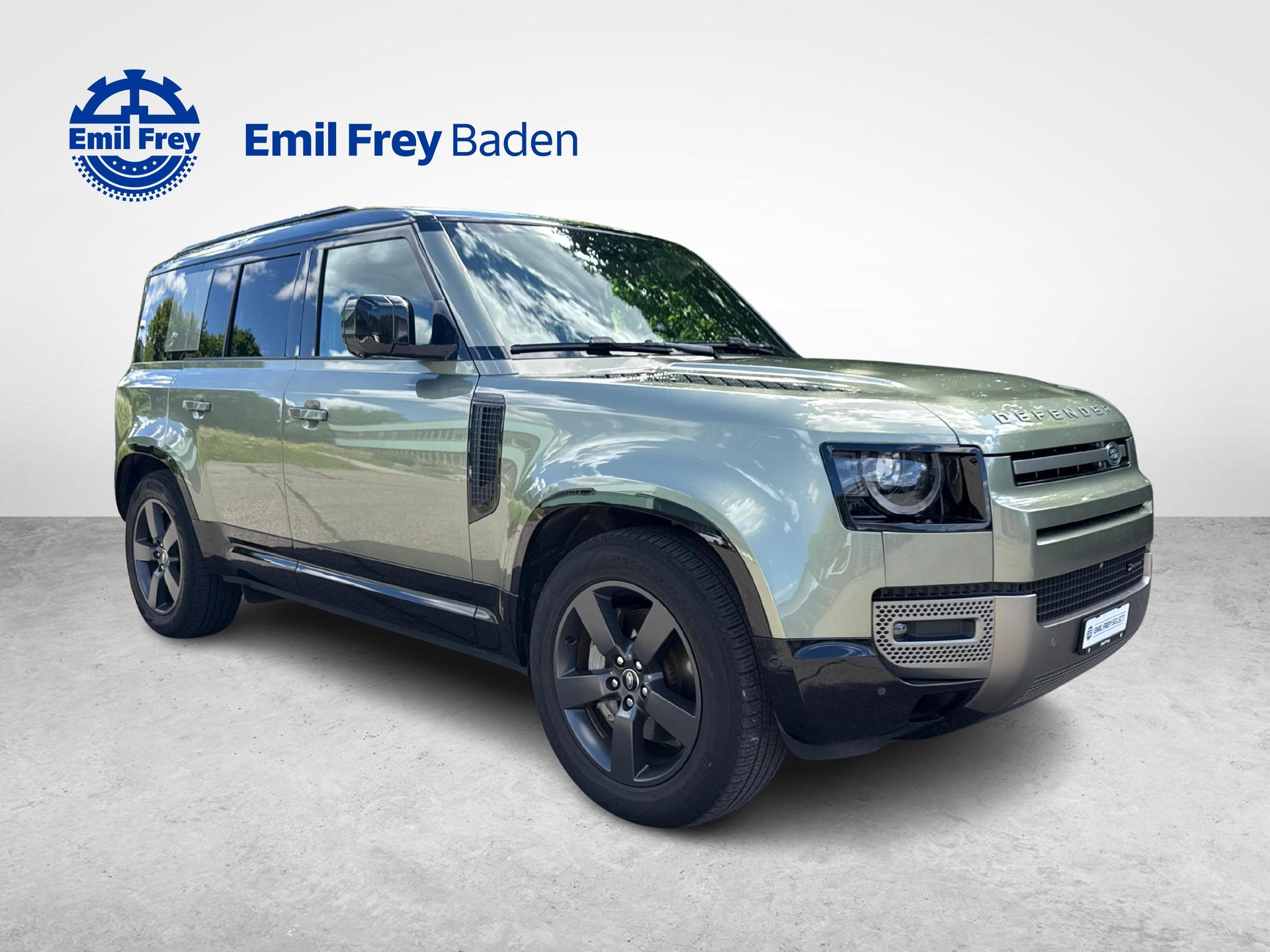 LAND ROVER Defender 110 3.0 D I6 300 X-Dynamic SE mit Standheizung-image-6
