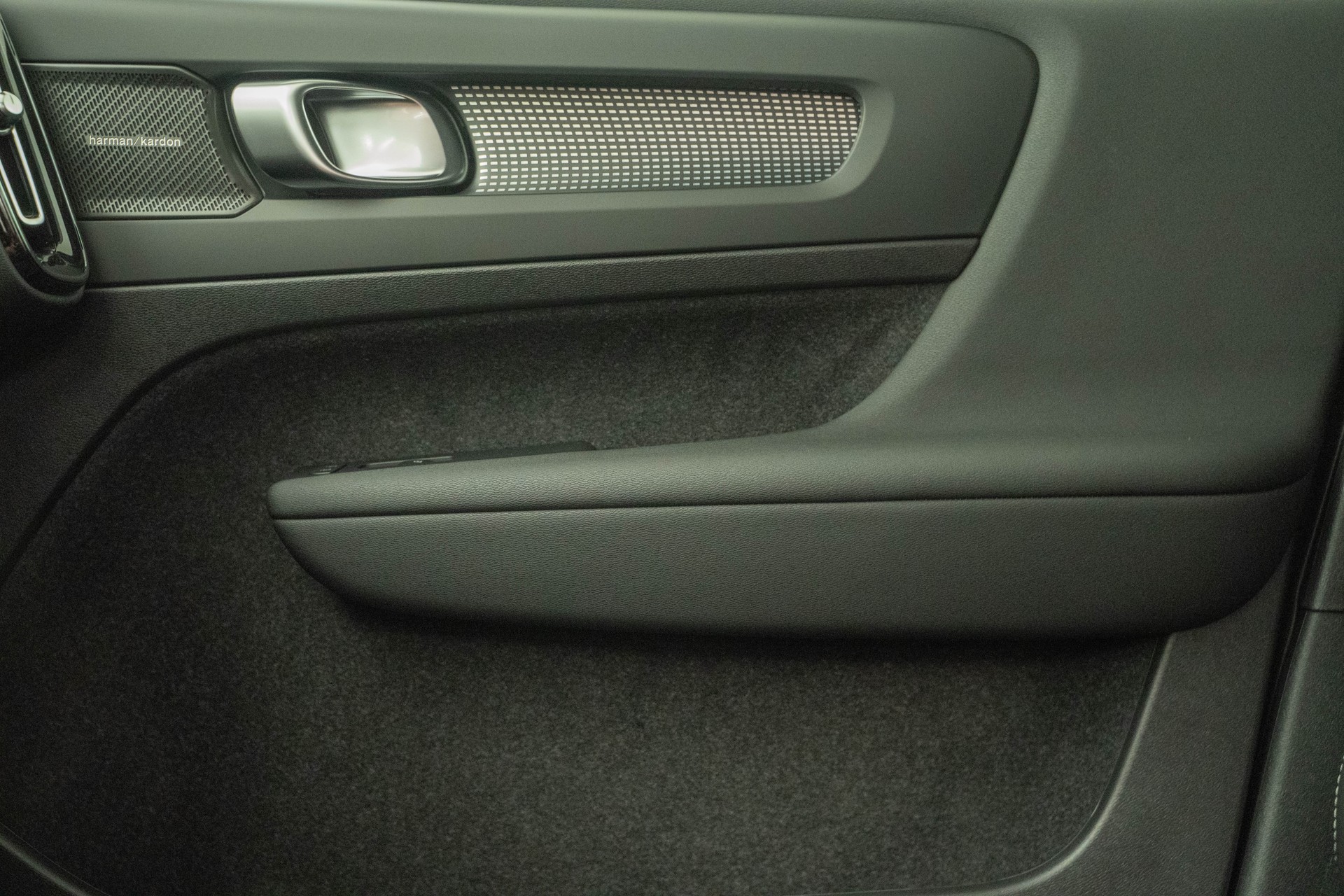VOLVO EX40 Twin Performance Ultra AWD-image-12