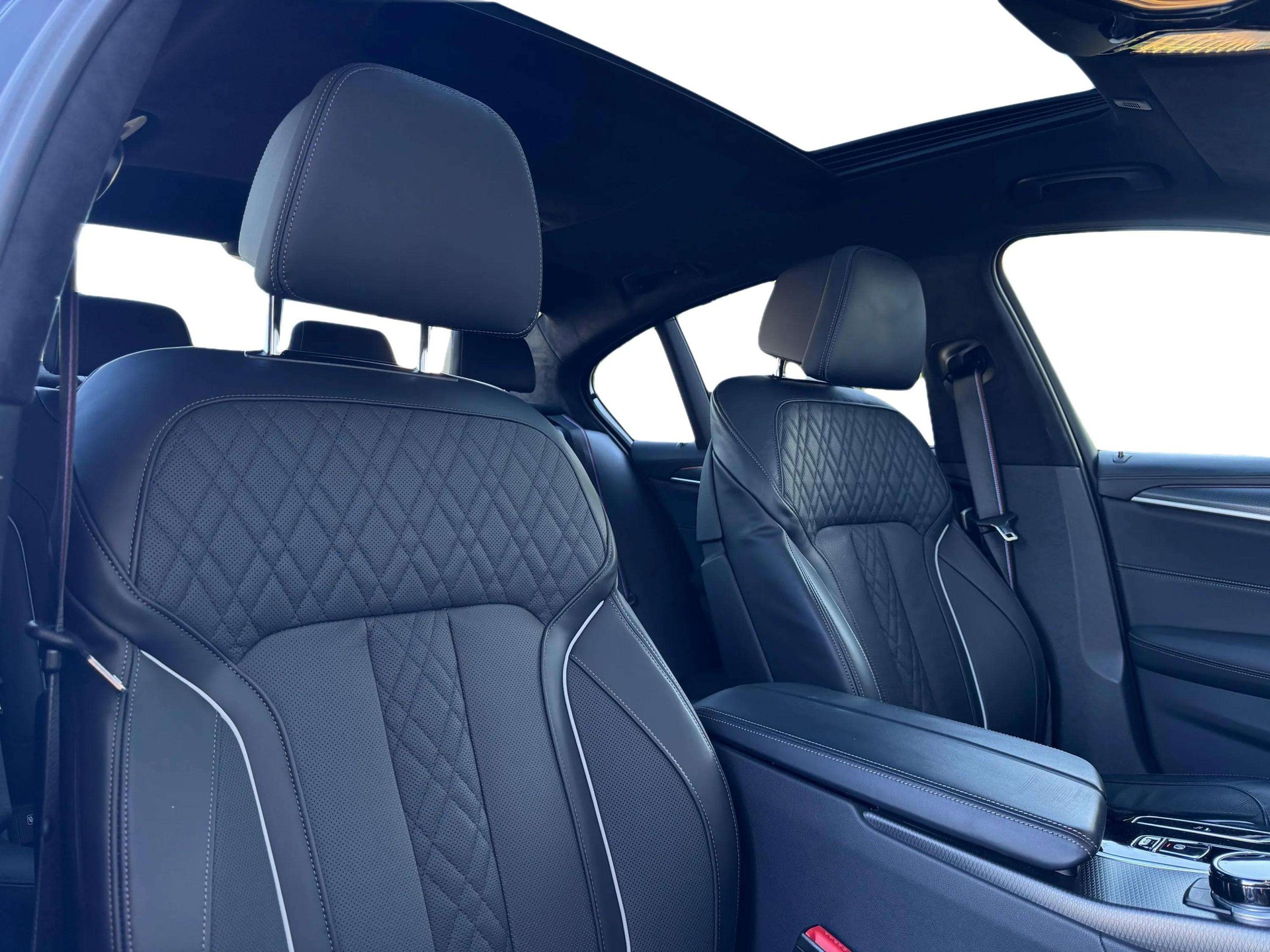 BMW M550i xDrive M Sport Pro Steptronic-image-16