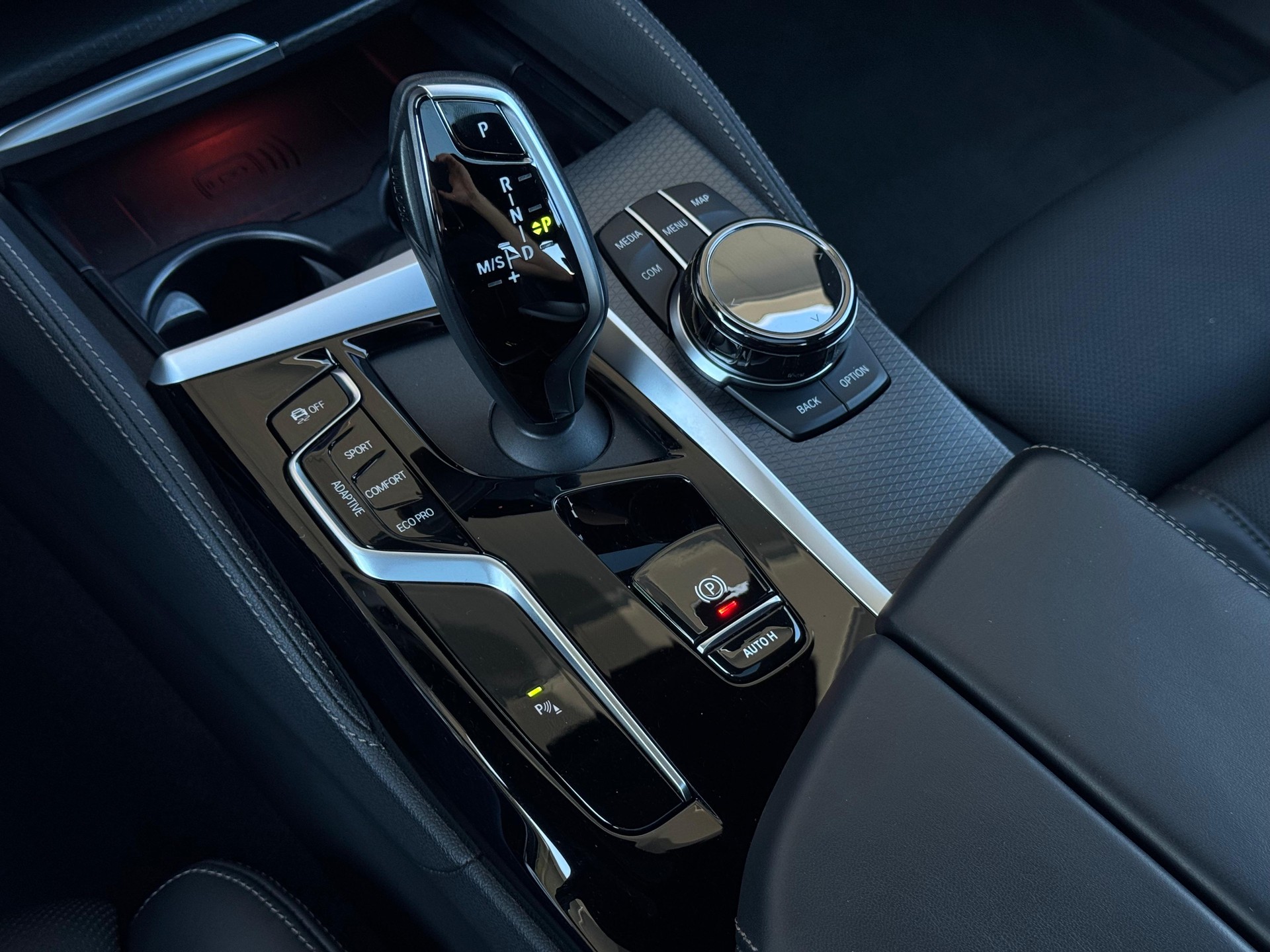 BMW M550i xDrive M Sport Pro Steptronic-image-14