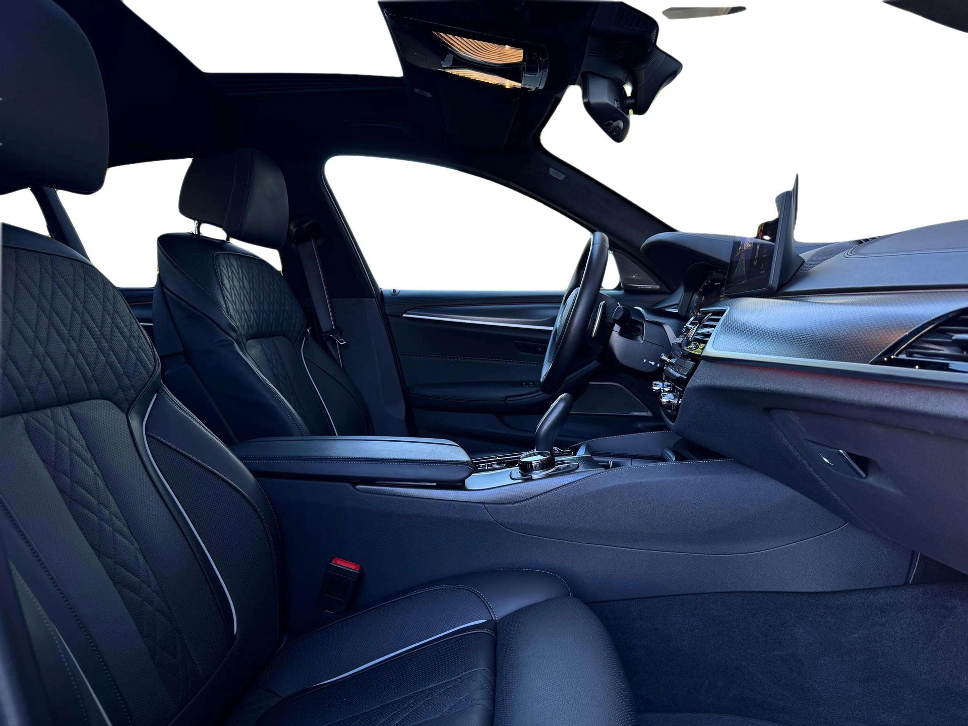 BMW M550i xDrive M Sport Pro Steptronic-image-15