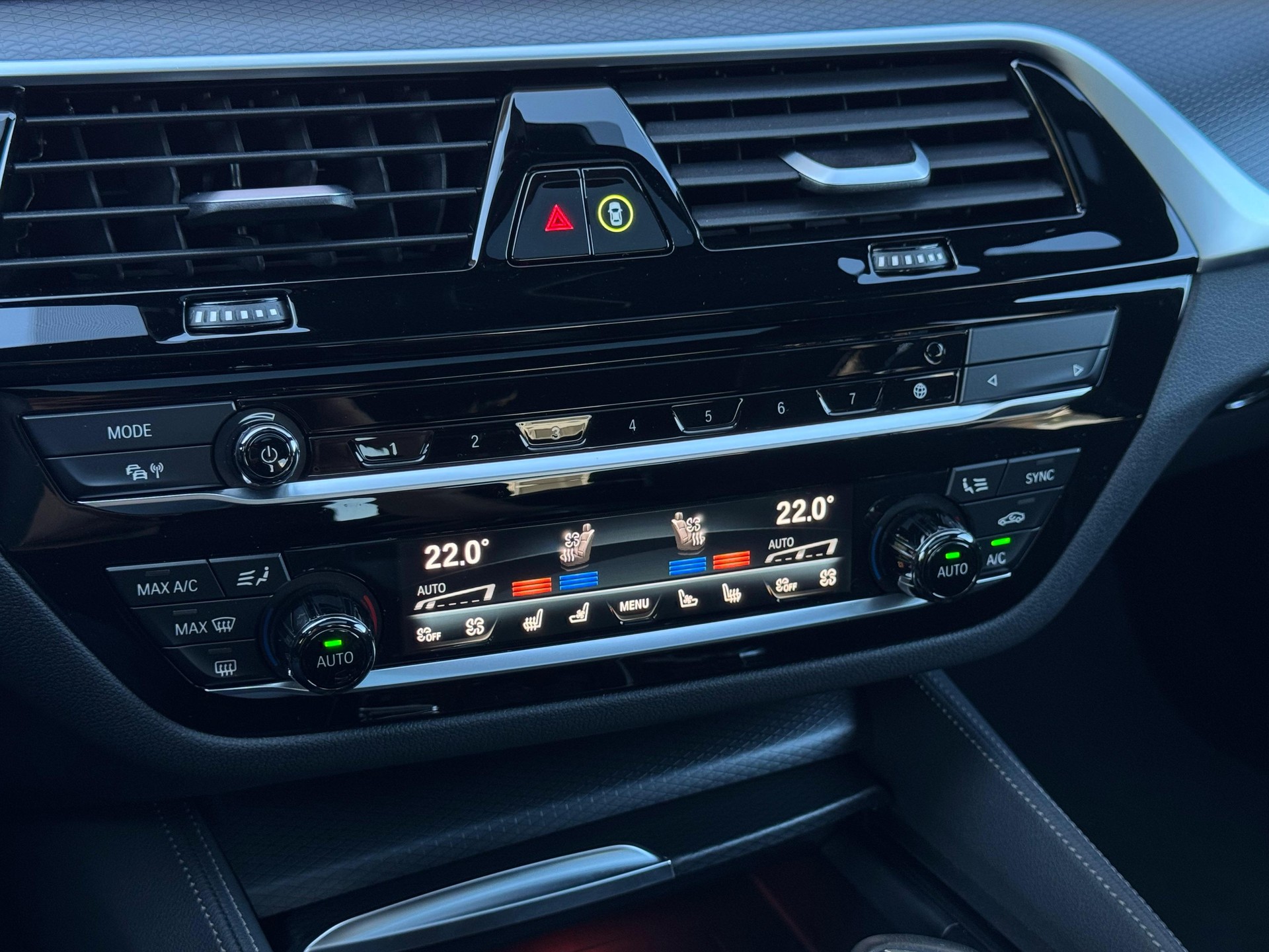BMW M550i xDrive M Sport Pro Steptronic-image-13