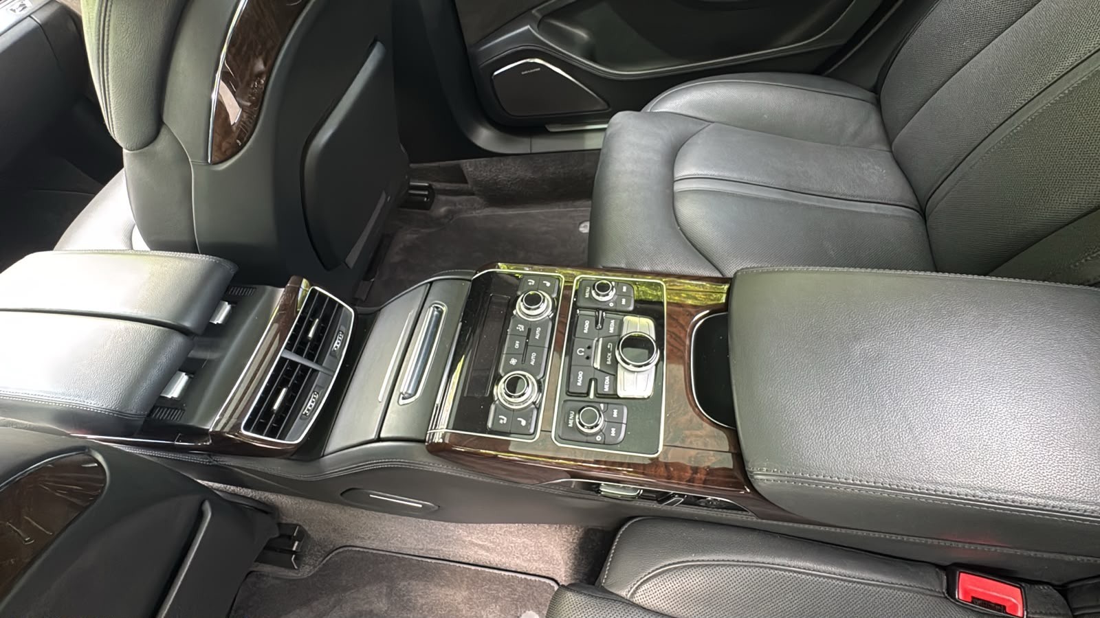 AUDI A8 L 3.0 TDI quattro tiptronic-image-13