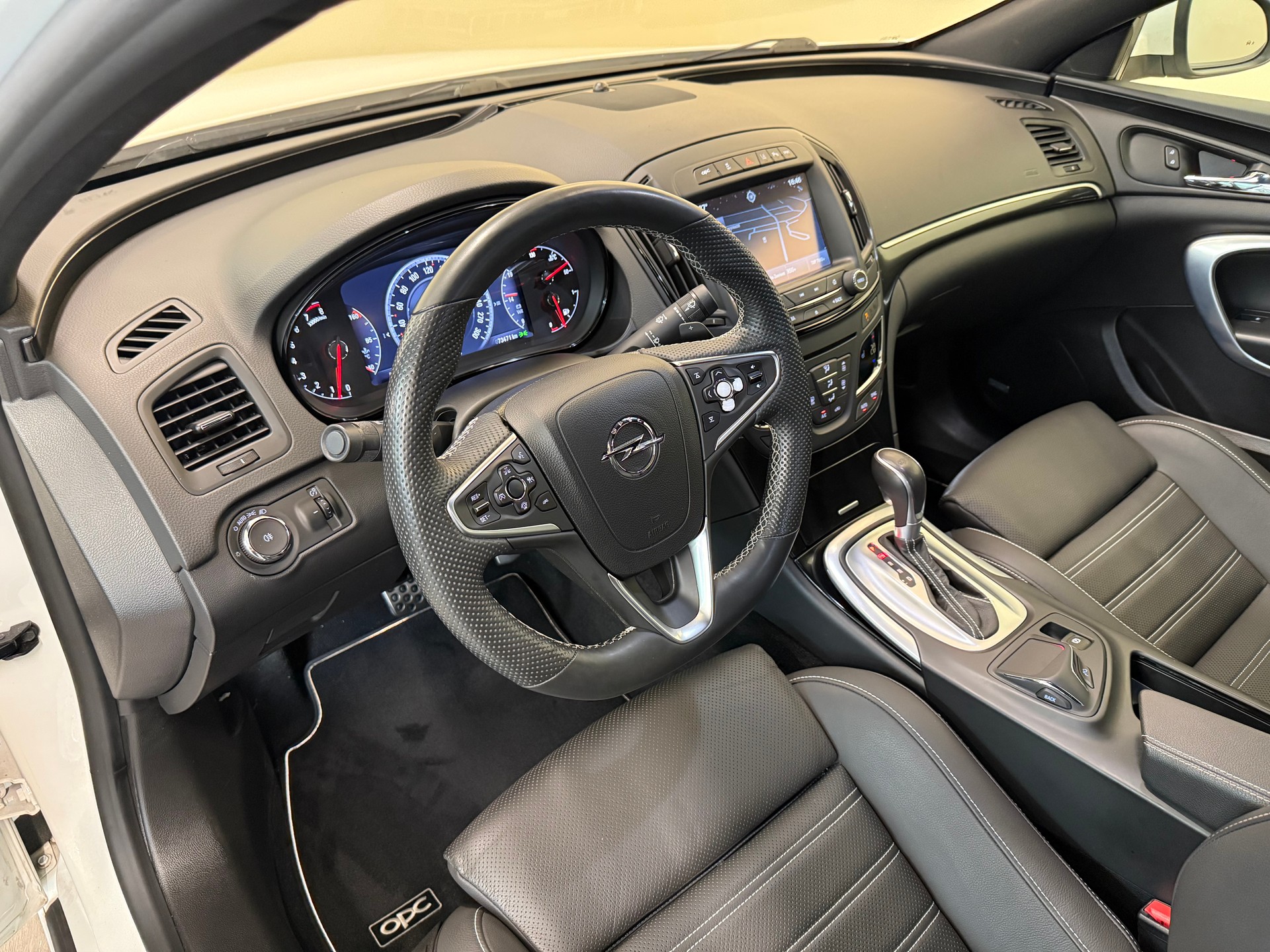 OPEL Insignia 2.8 Turbo OPC 4WD Automatic-image-14