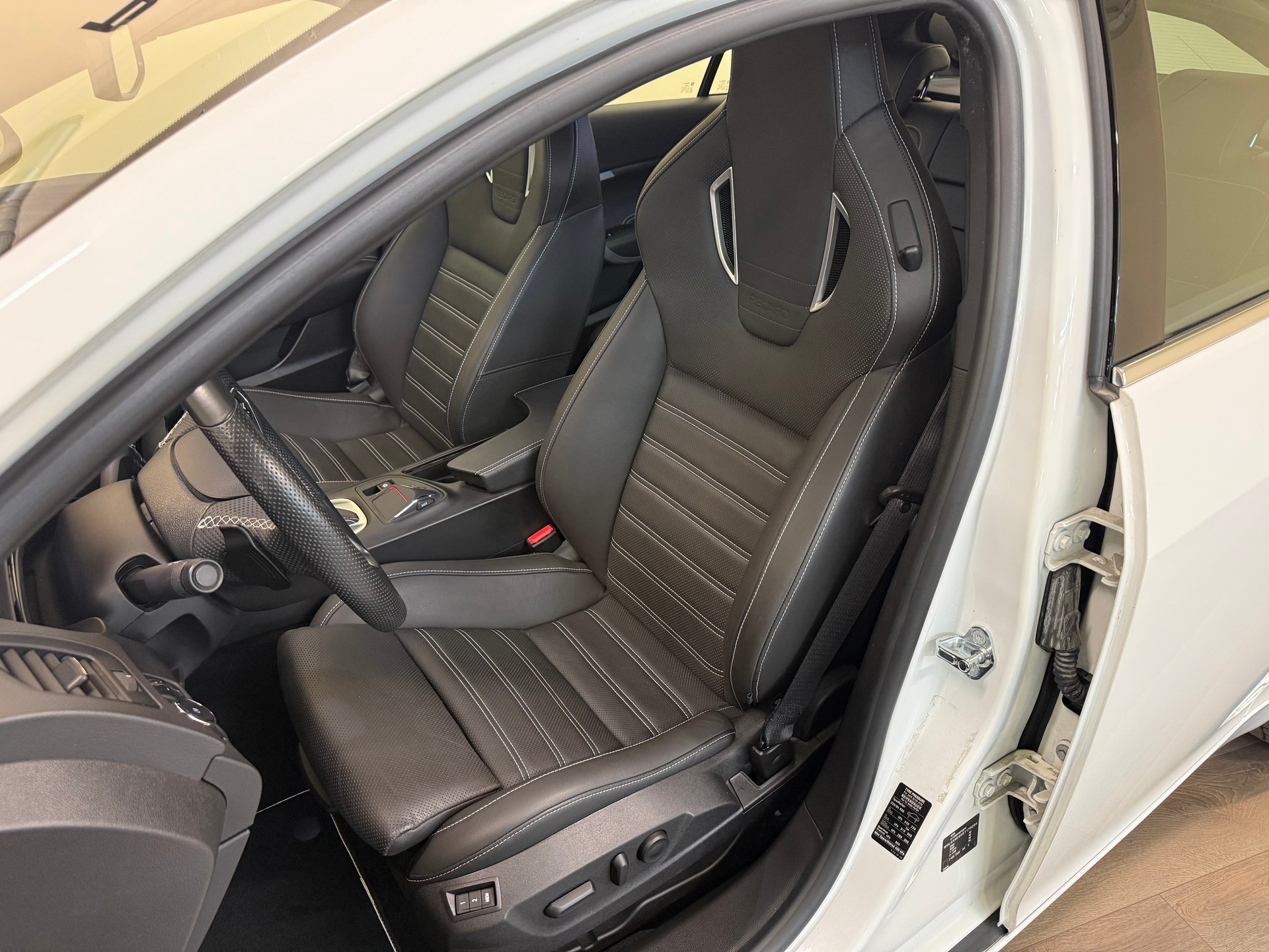 OPEL Insignia 2.8 Turbo OPC 4WD Automatic-image-13