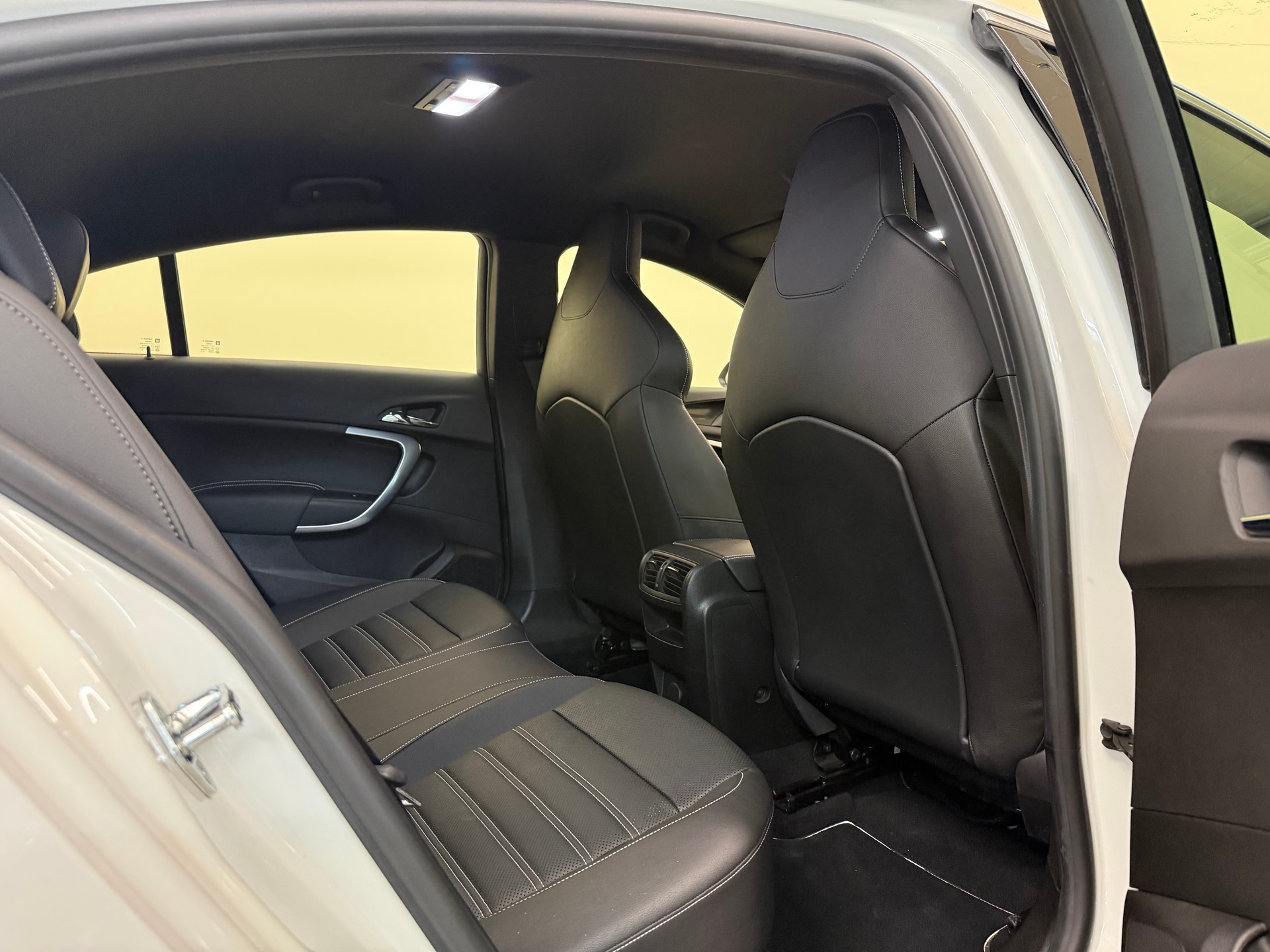 OPEL Insignia 2.8 Turbo OPC 4WD Automatic-image-27