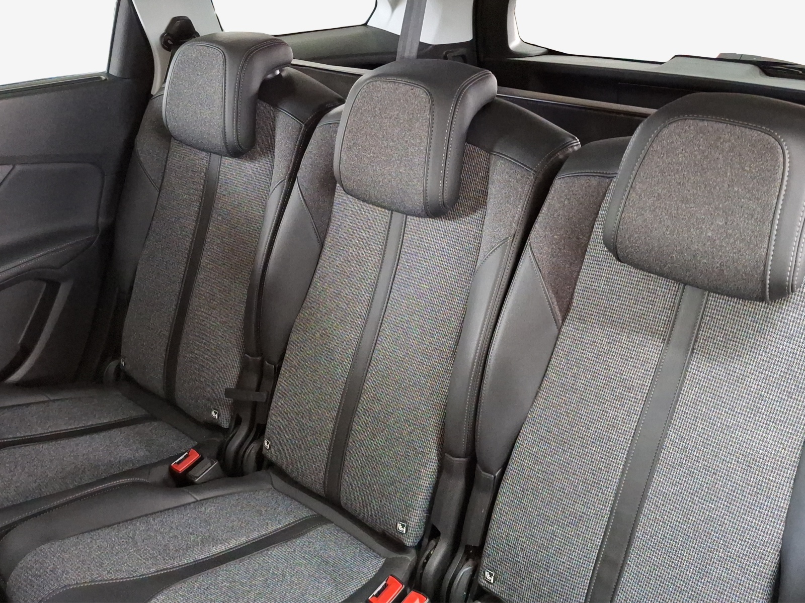 PEUGEOT 5008 1.2 Pure Tech Allure EAT8-image-11