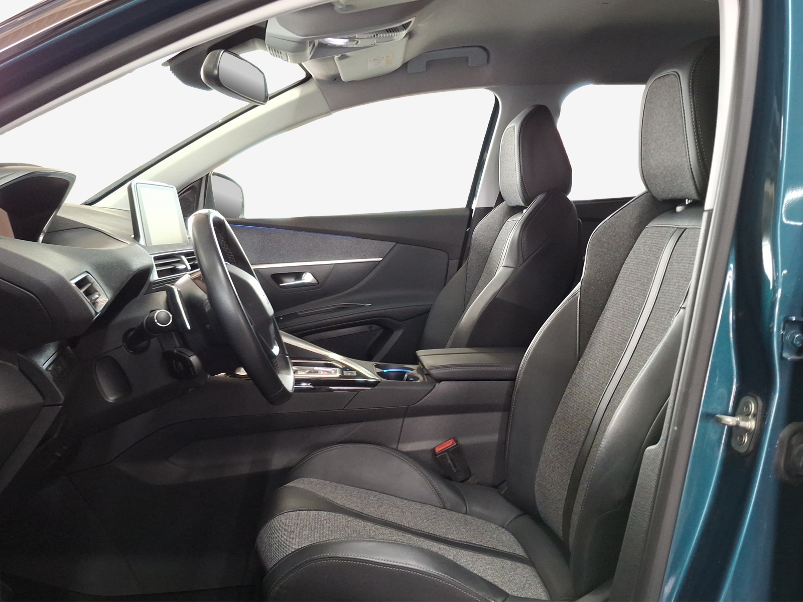 PEUGEOT 5008 1.2 Pure Tech Allure EAT8-image-7