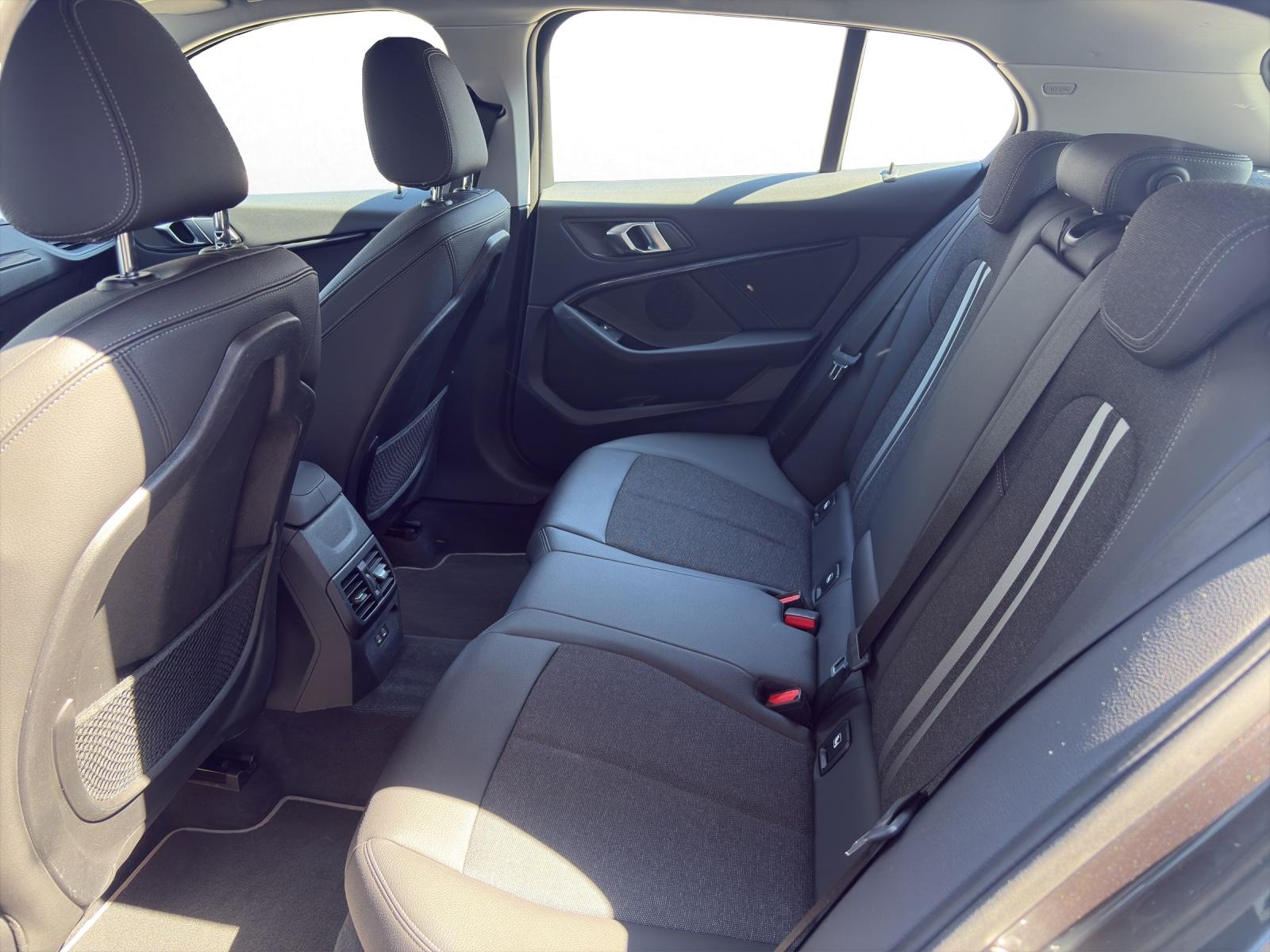BMW 120d xDrive-image-13