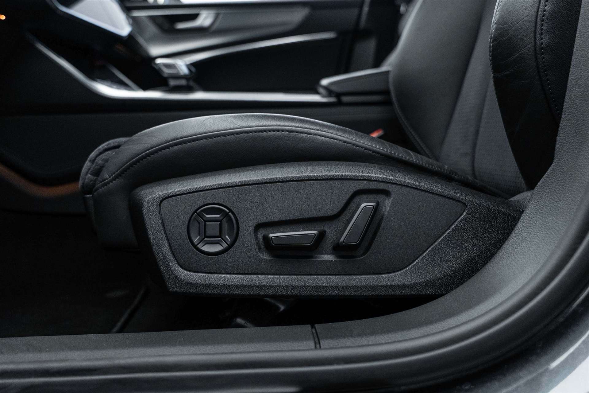 AUDI A6 Avant 45 TFSI S-Line S-tronic quattro-image-16