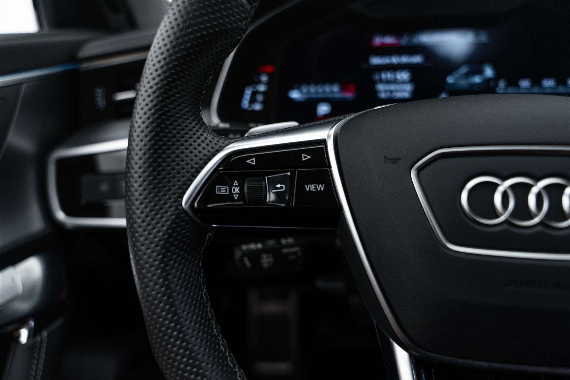 AUDI A6 Avant 45 TFSI S-Line S-tronic quattro-image-17