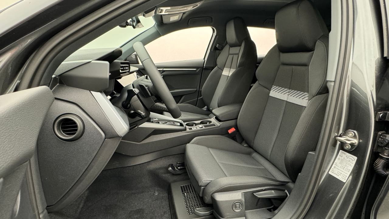 AUDI A3 Sportback 35 TFSI S line S-tronic-image-4
