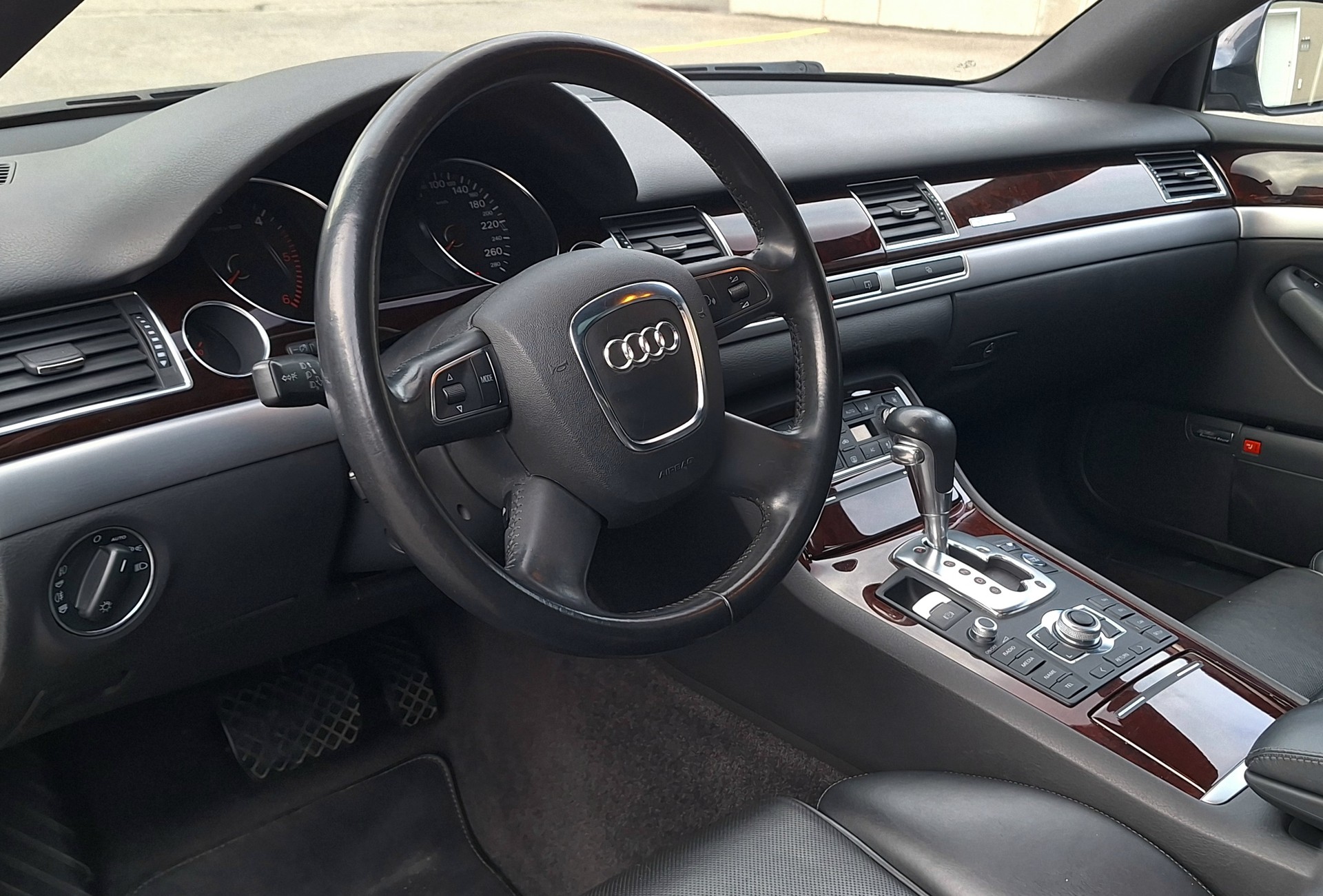 AUDI A8 L 4.2 TDI quattro tiptronic-image-9