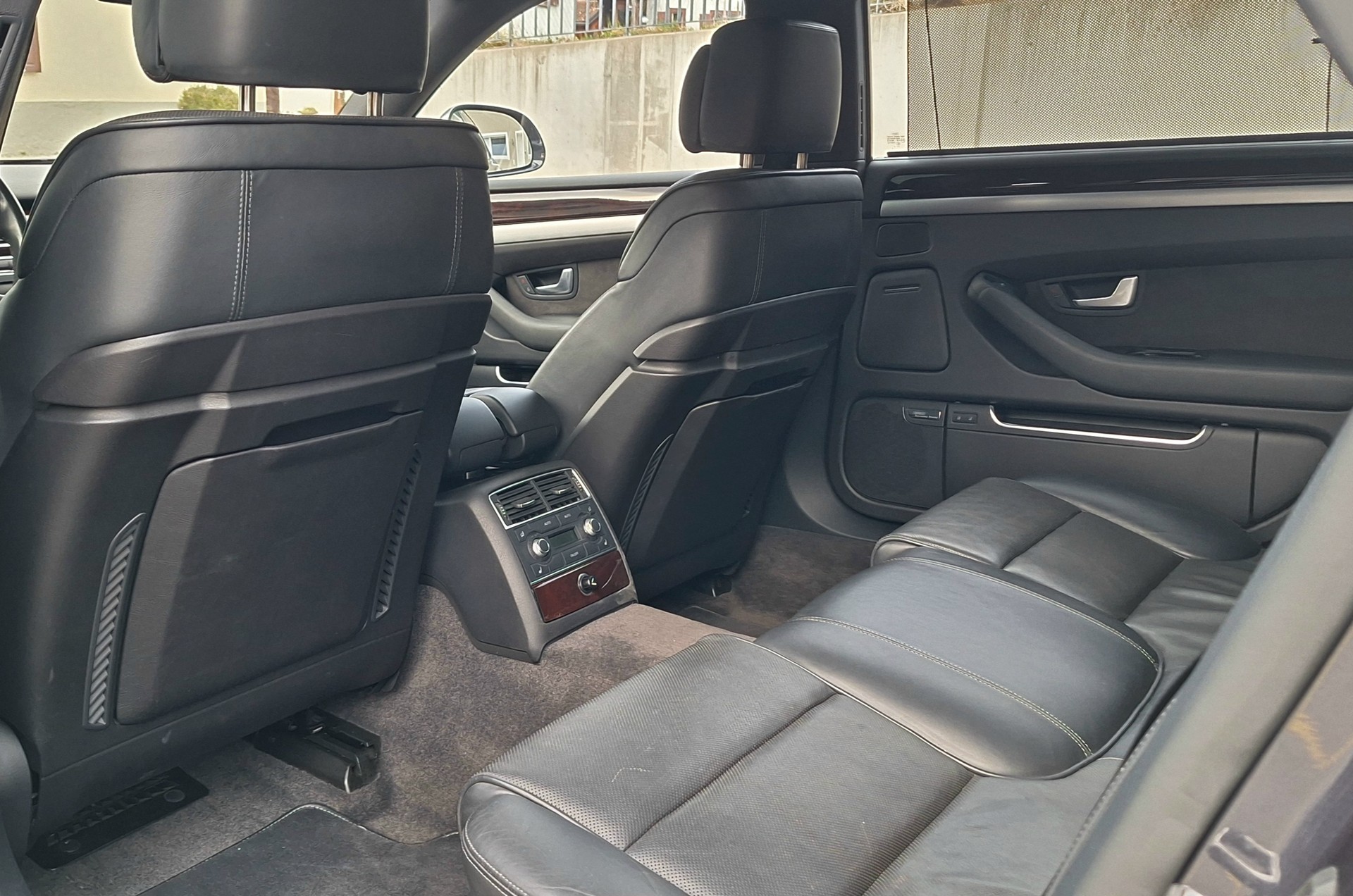 AUDI A8 L 4.2 TDI quattro tiptronic-image-11