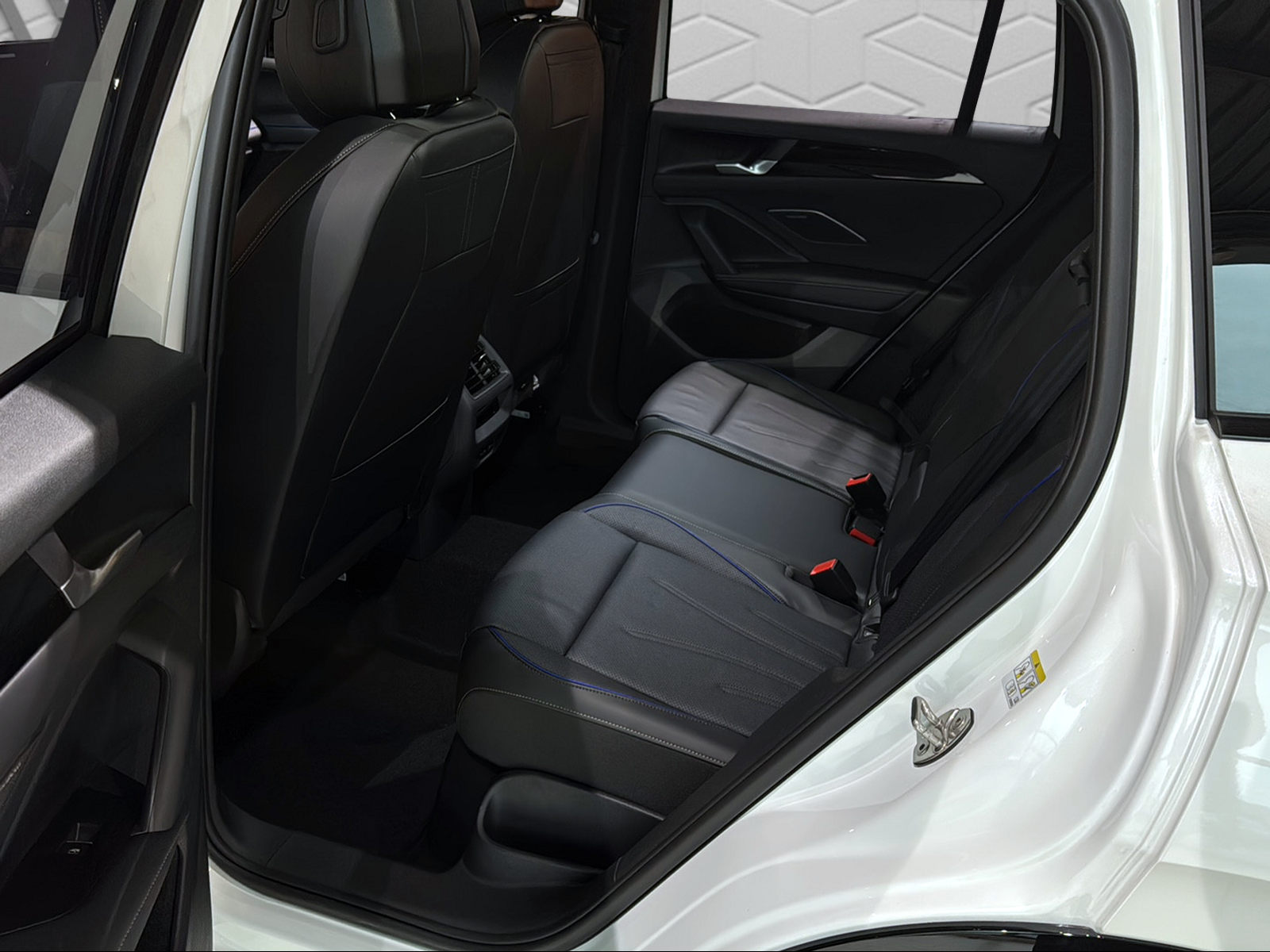 VW Tiguan 2.0 TSI United DSG 4Motion-image-12