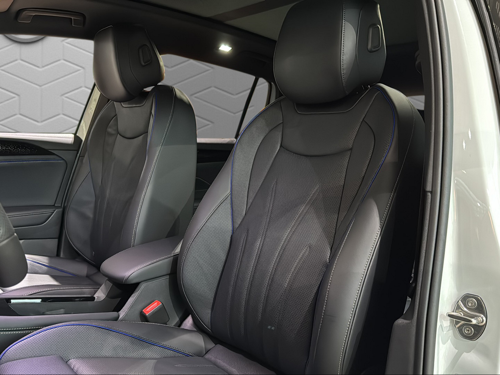 VW Tiguan 2.0 TSI United DSG 4Motion-image-6