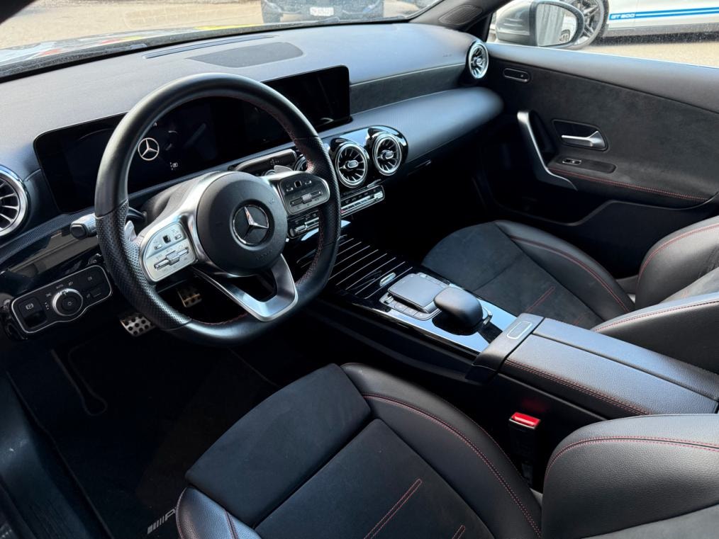 MERCEDES-BENZ A 200 AMG Line 7G-DCT-image-3