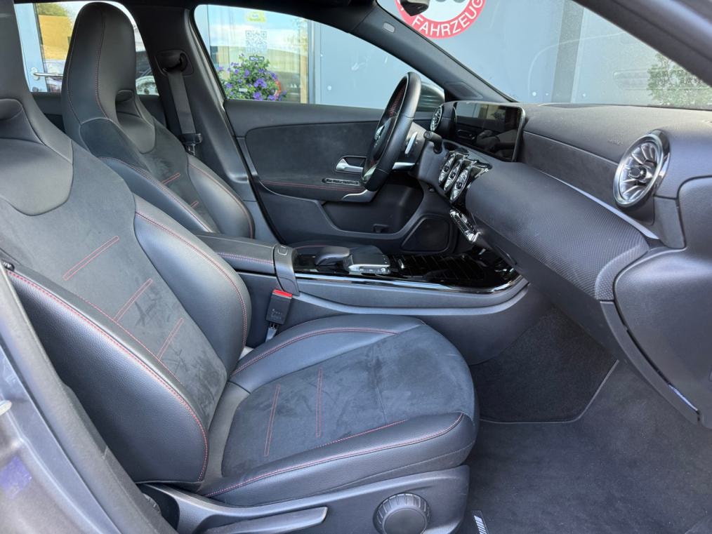 MERCEDES-BENZ A 200 AMG Line 7G-DCT-image-8