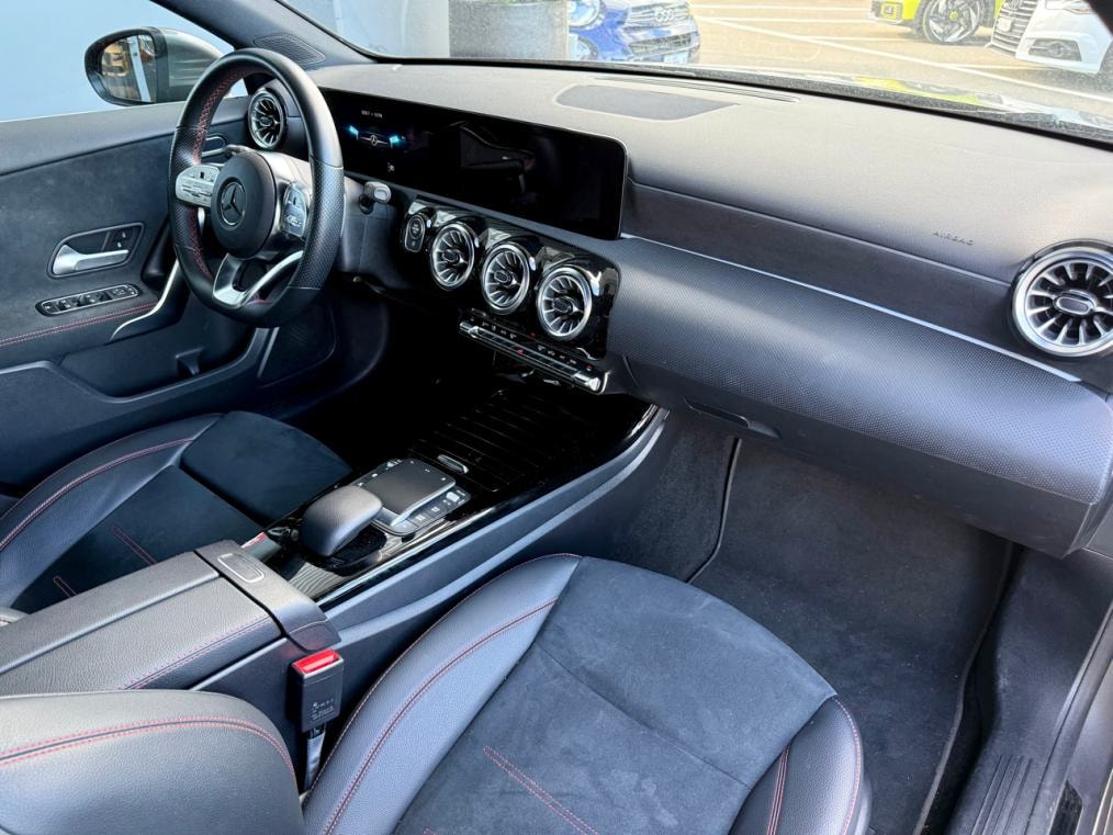 MERCEDES-BENZ A 200 AMG Line 7G-DCT-image-7