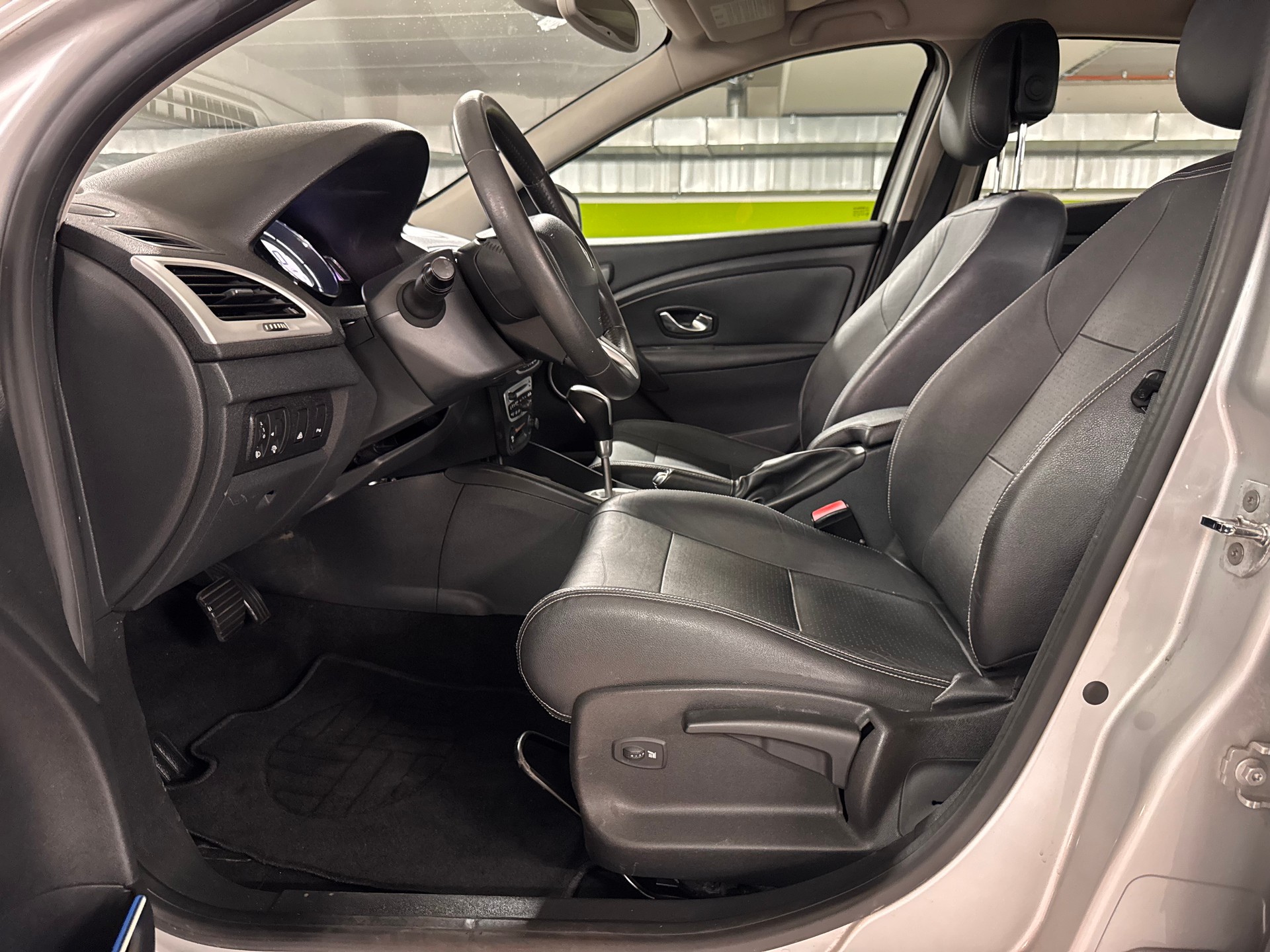 RENAULT Mégane 2.0 16V Expression CVT-image-10