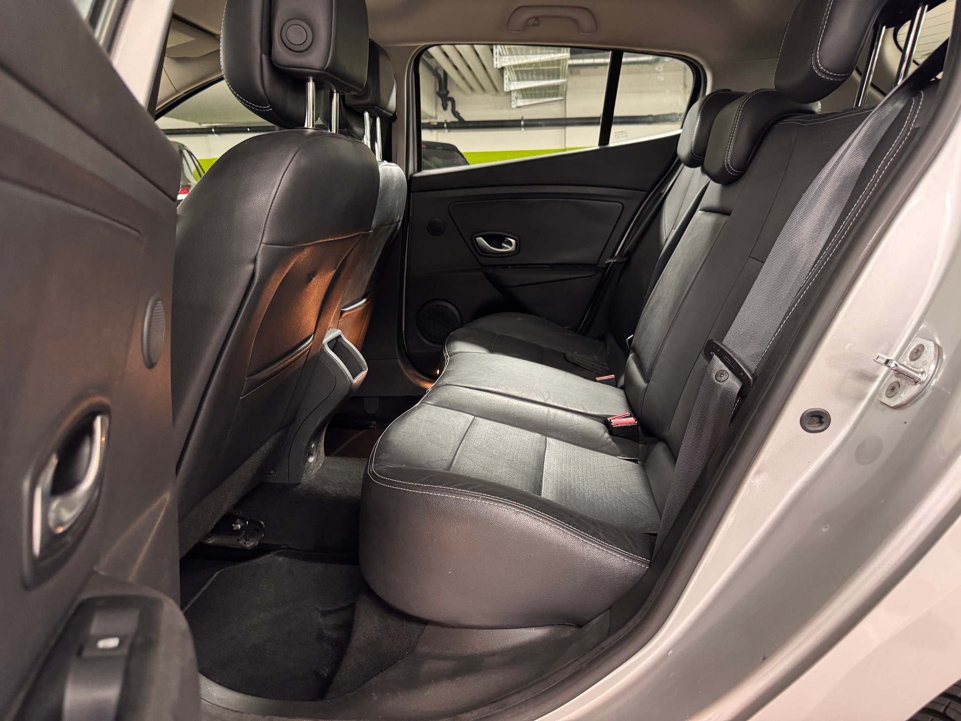 RENAULT Mégane 2.0 16V Expression CVT-image-9