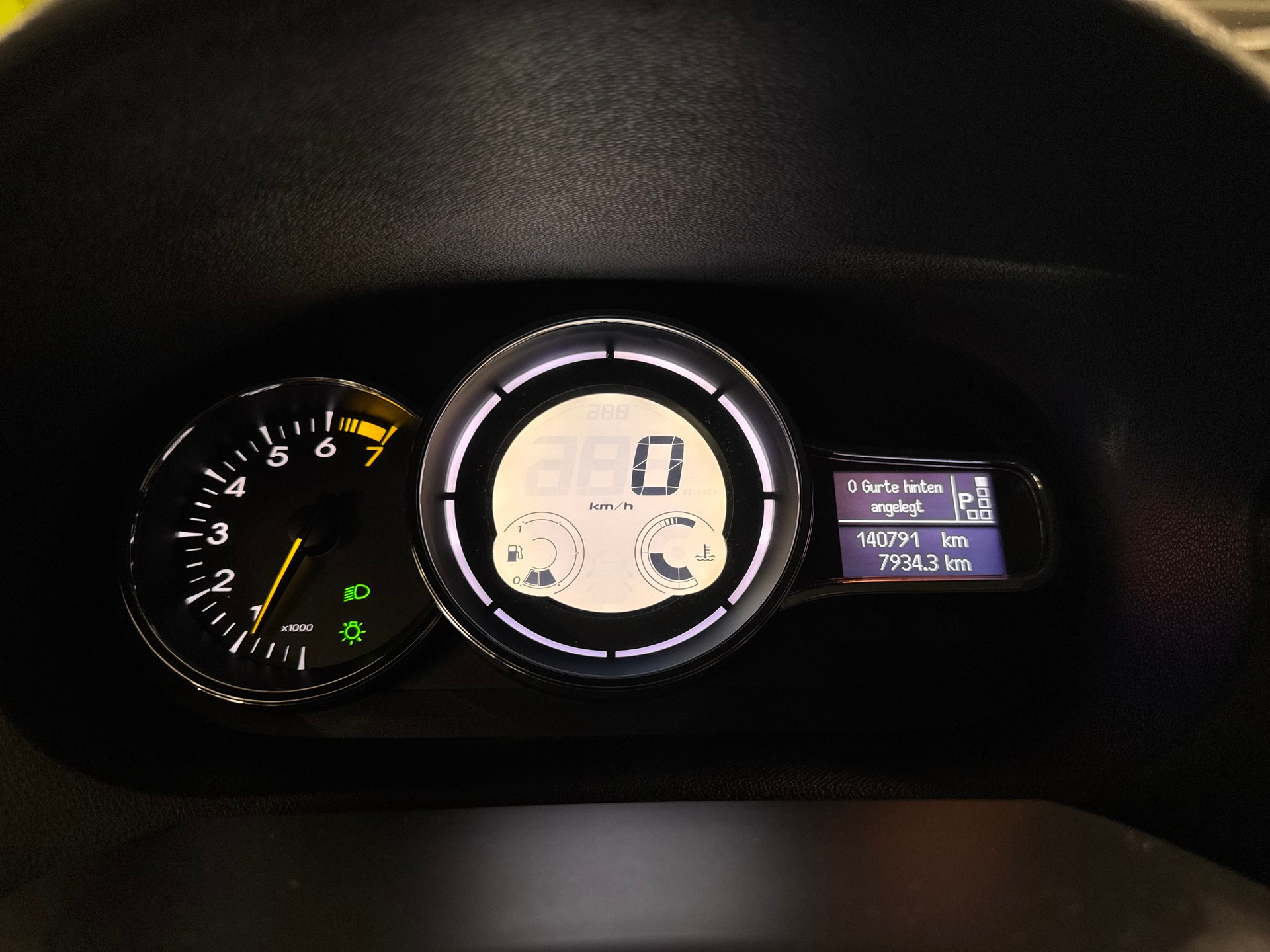 RENAULT Mégane 2.0 16V Expression CVT-image-14
