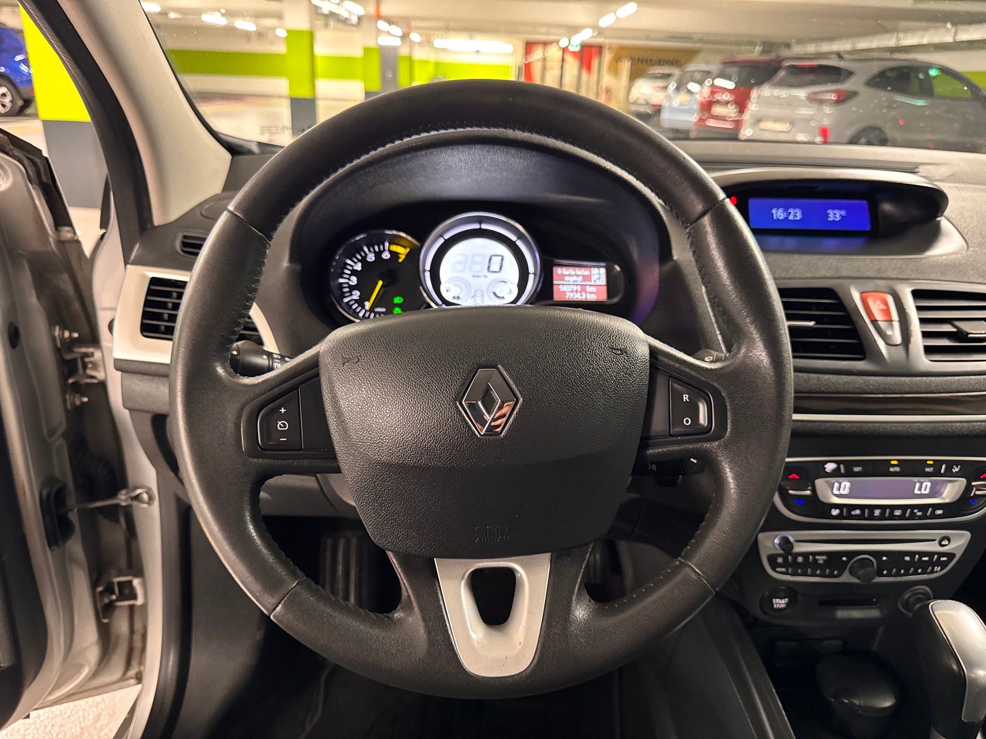 RENAULT Mégane 2.0 16V Expression CVT-image-12