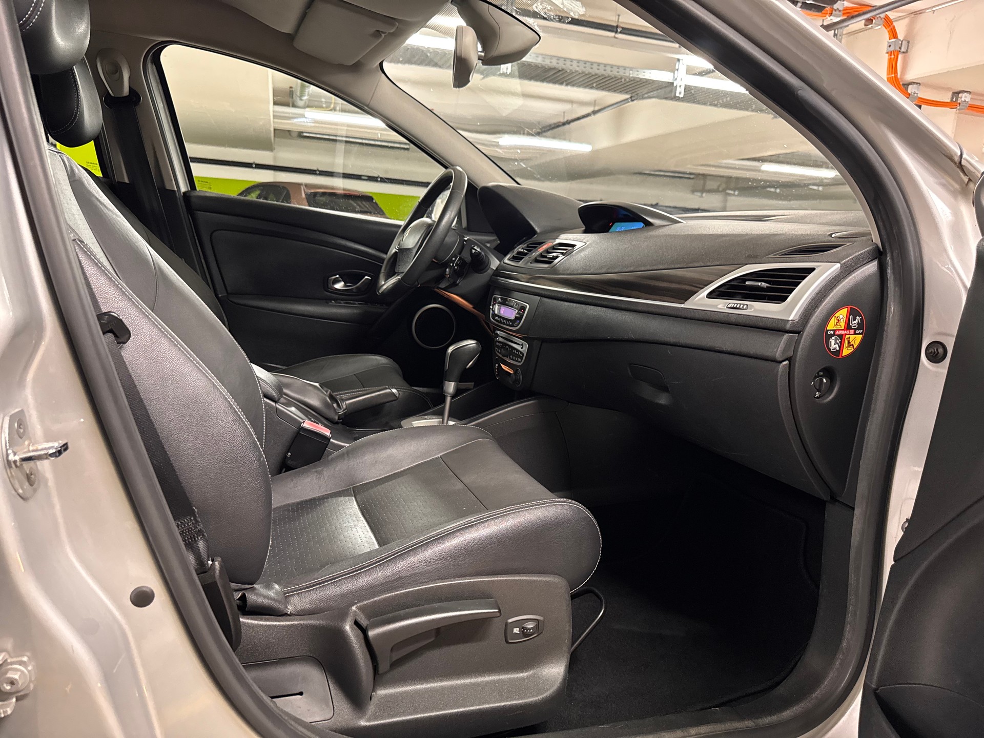 RENAULT Mégane 2.0 16V Expression CVT-image-13