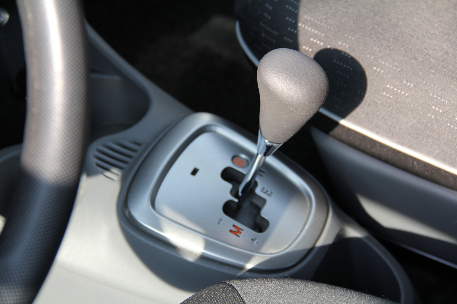 PEUGEOT 107 1.0 Swiss Edition BMP5-image-7