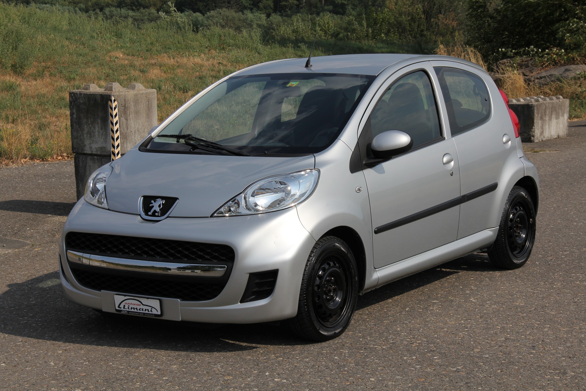 PEUGEOT 107 1.0 Swiss Edition BMP5-image-1