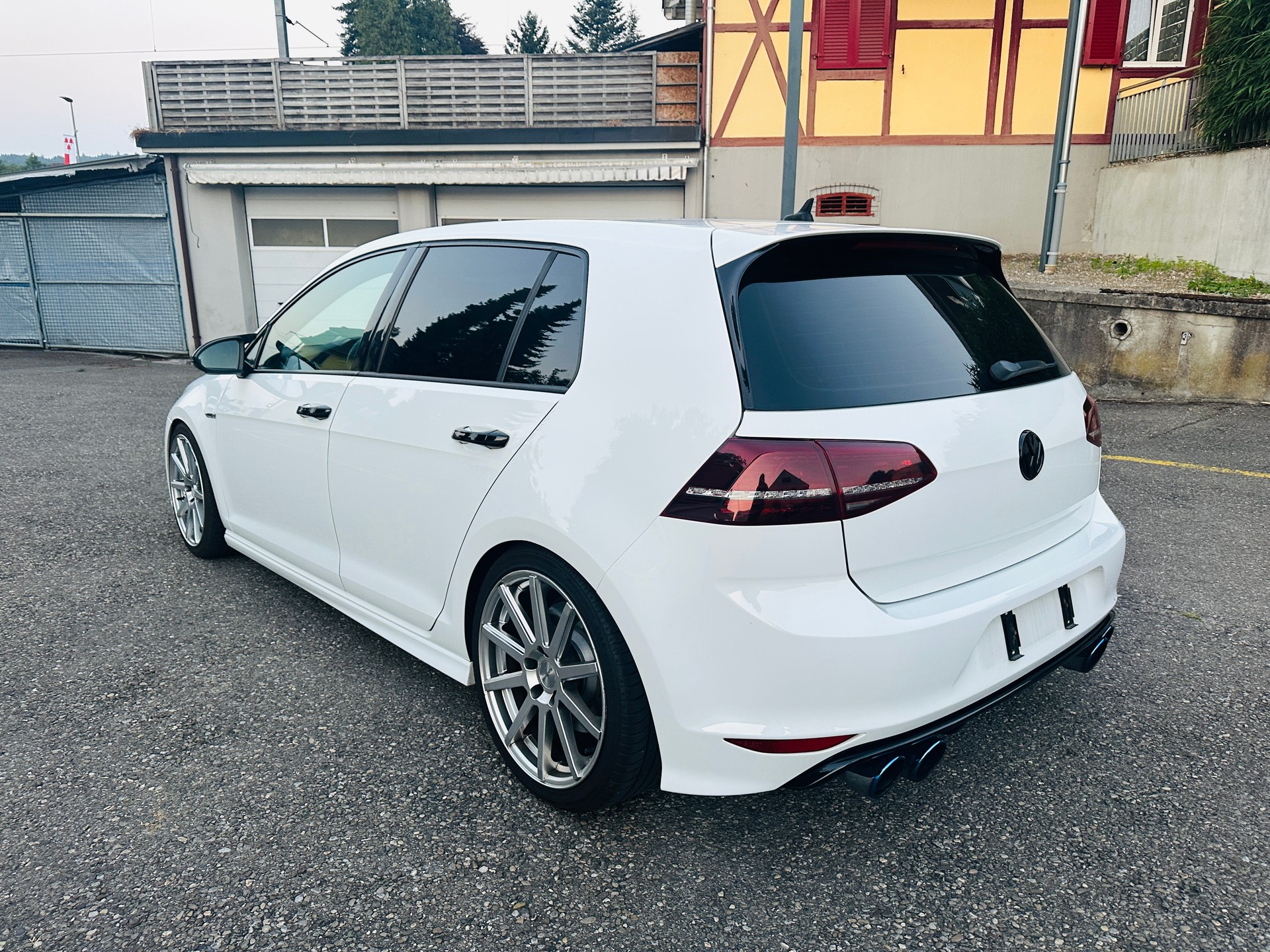 VW Golf 2.0 TSI R 4Motion DSG-image-9