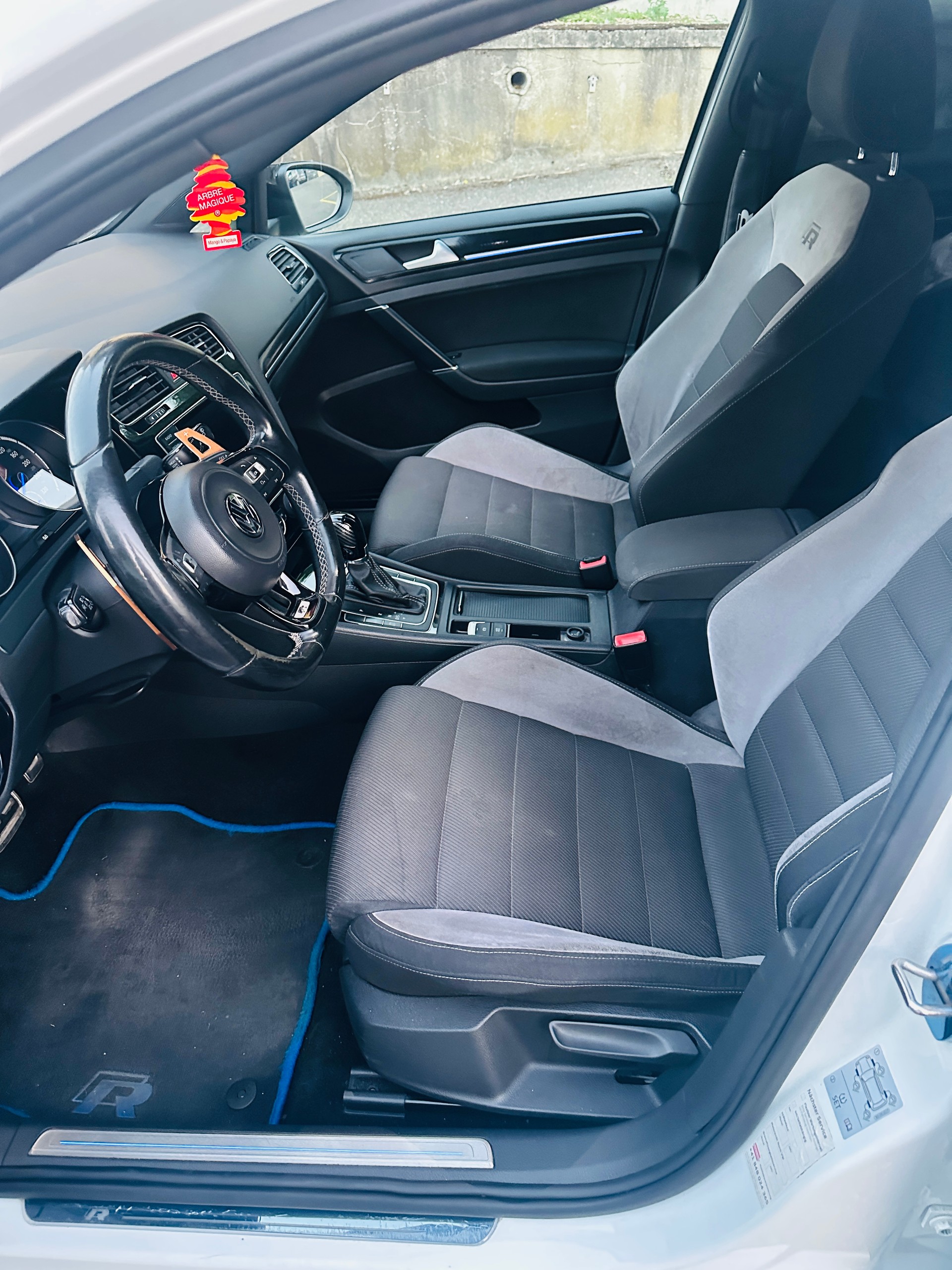VW Golf 2.0 TSI R 4Motion DSG-image-13