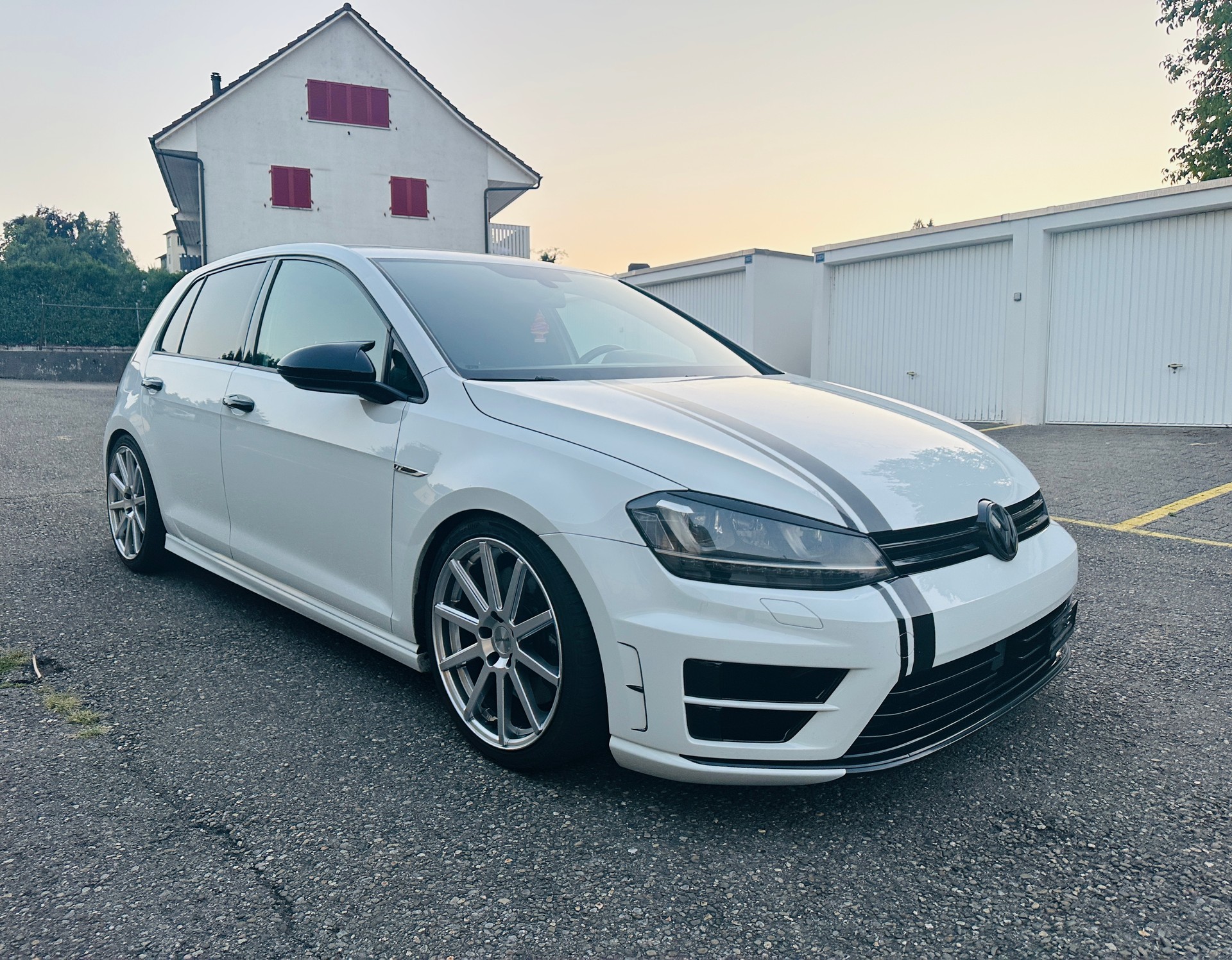 VW Golf 2.0 TSI R 4Motion DSG-image-1
