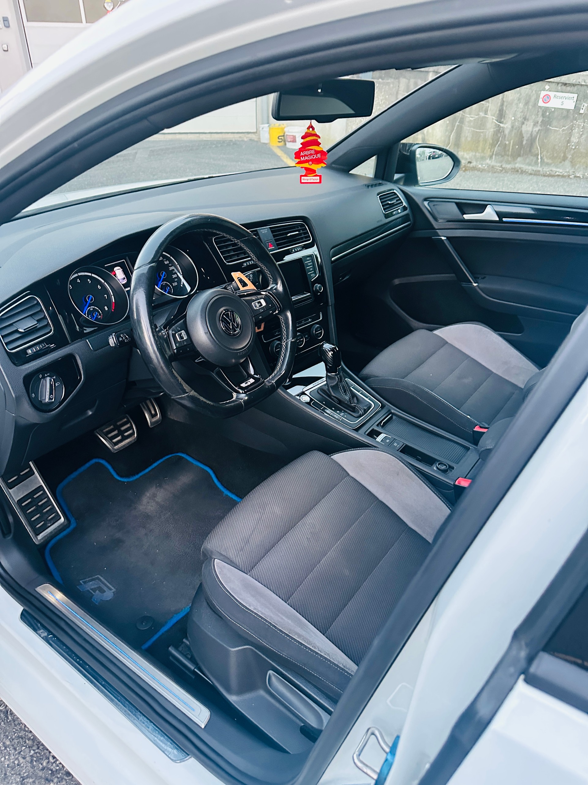 VW Golf 2.0 TSI R 4Motion DSG-image-12