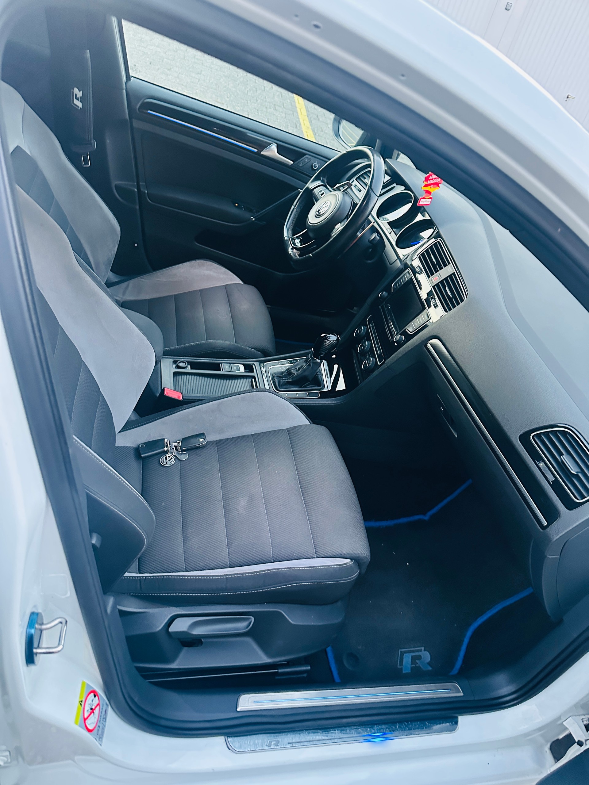 VW Golf 2.0 TSI R 4Motion DSG-image-14