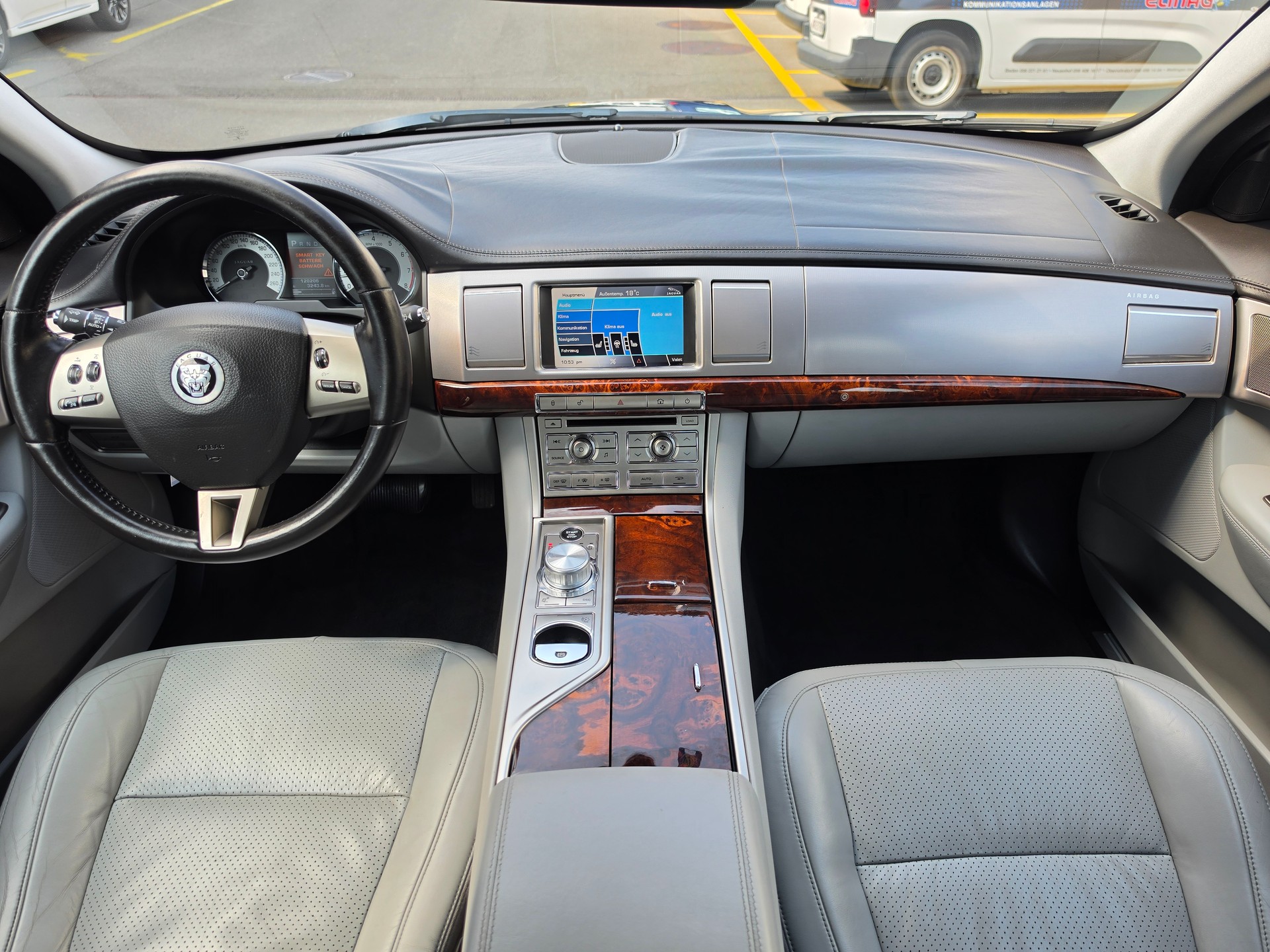 JAGUAR XF 3.0 V6 Premium Luxury-image-23