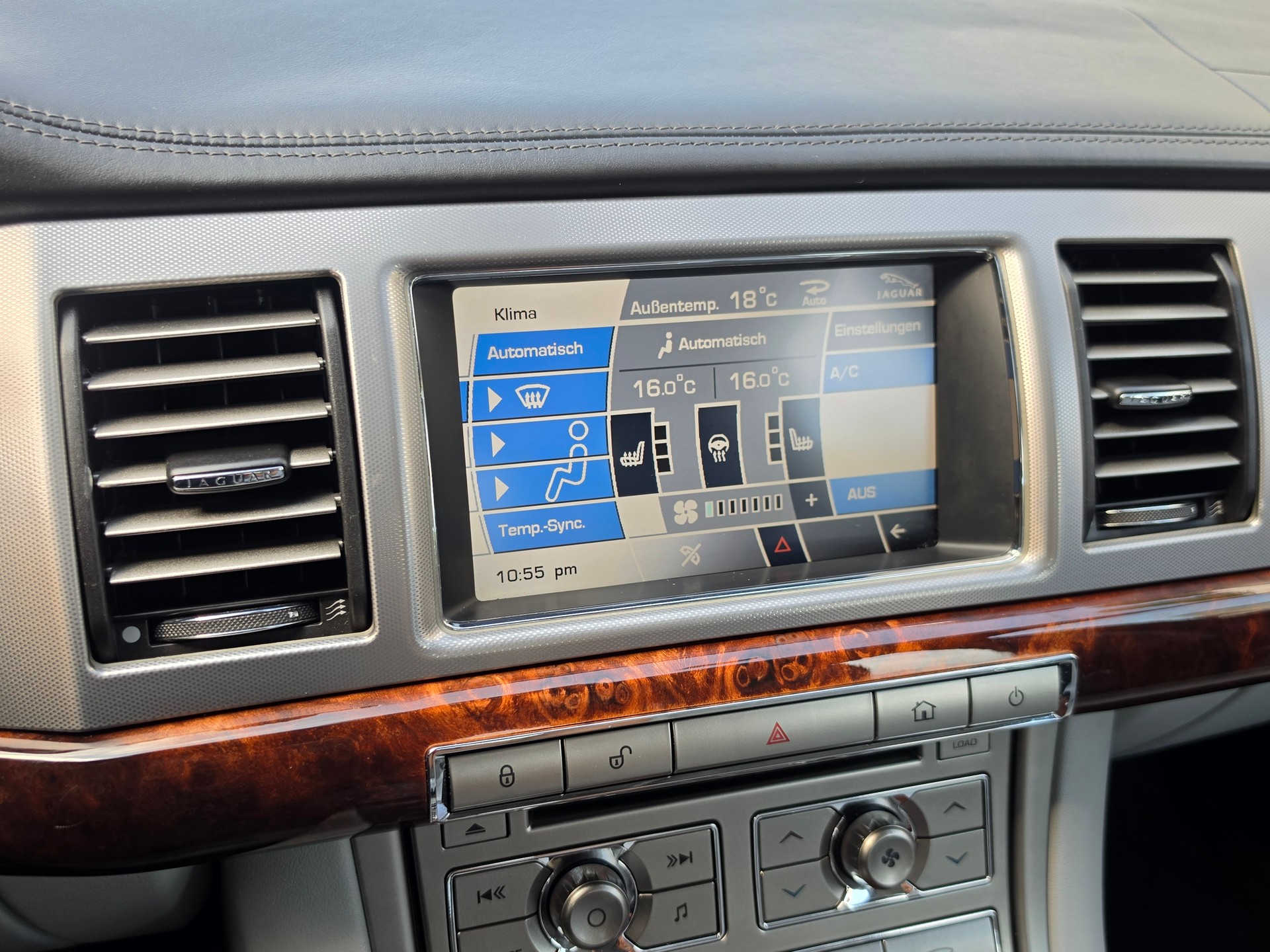 JAGUAR XF 3.0 V6 Premium Luxury-image-30