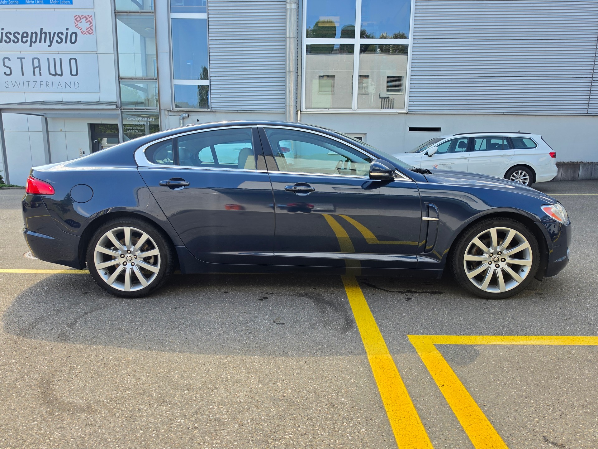 JAGUAR XF 3.0 V6 Premium Luxury-image-3