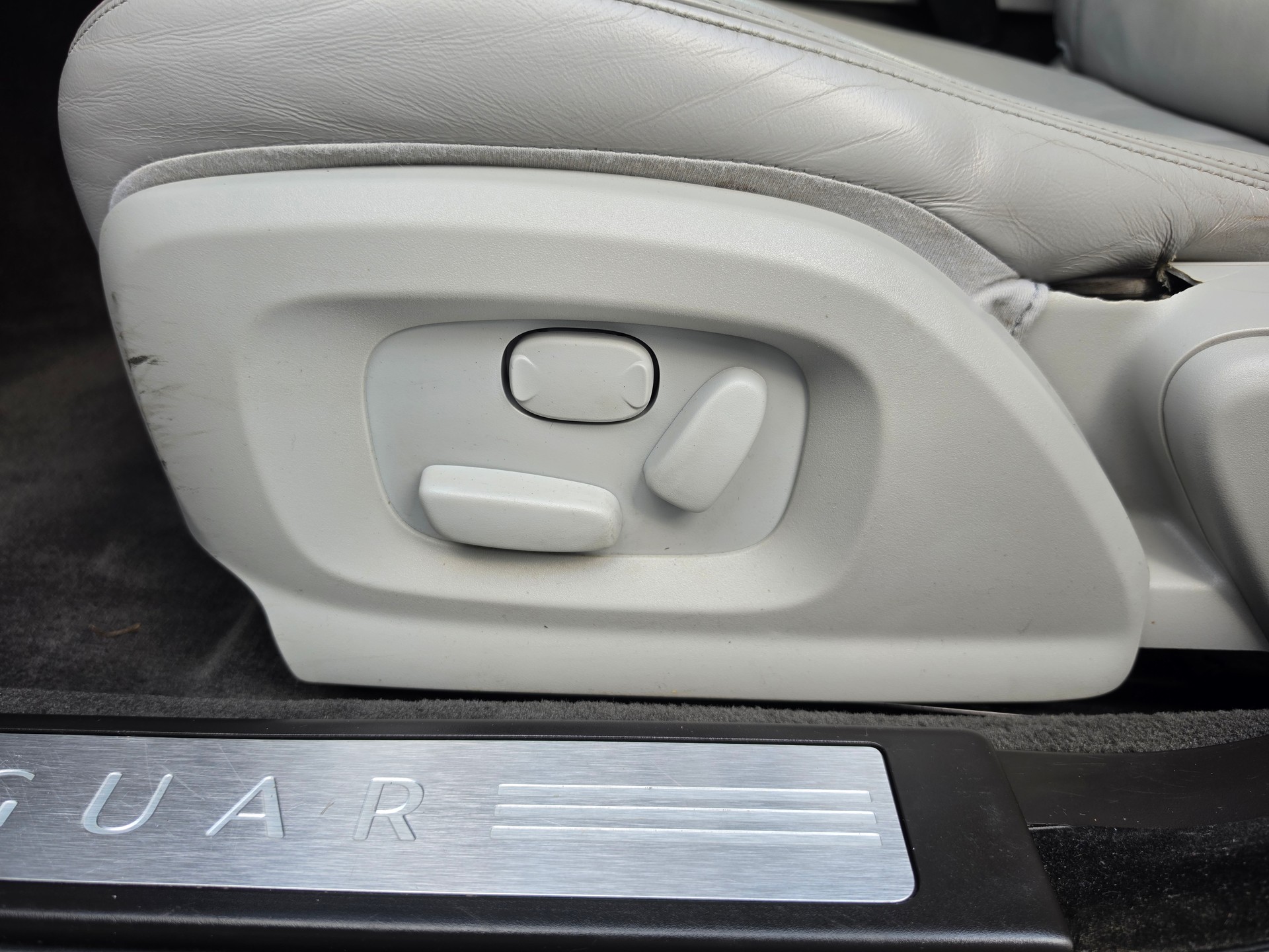 JAGUAR XF 3.0 V6 Premium Luxury-image-10