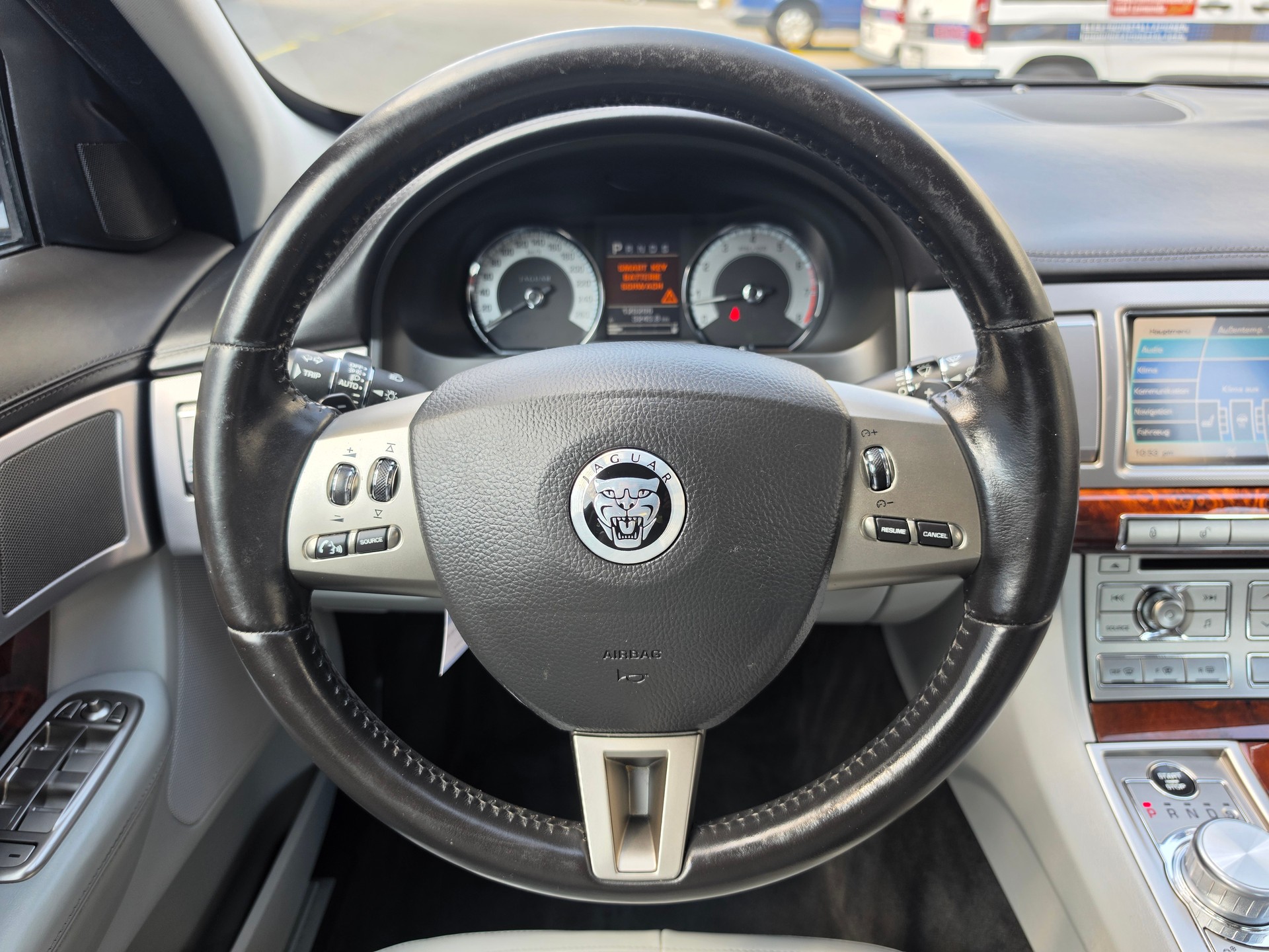 JAGUAR XF 3.0 V6 Premium Luxury-image-25