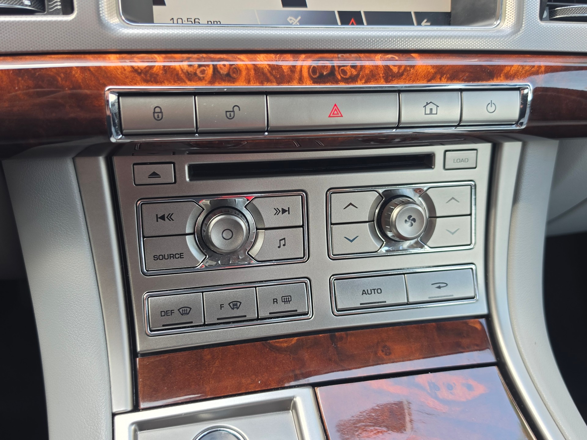 JAGUAR XF 3.0 V6 Premium Luxury-image-36