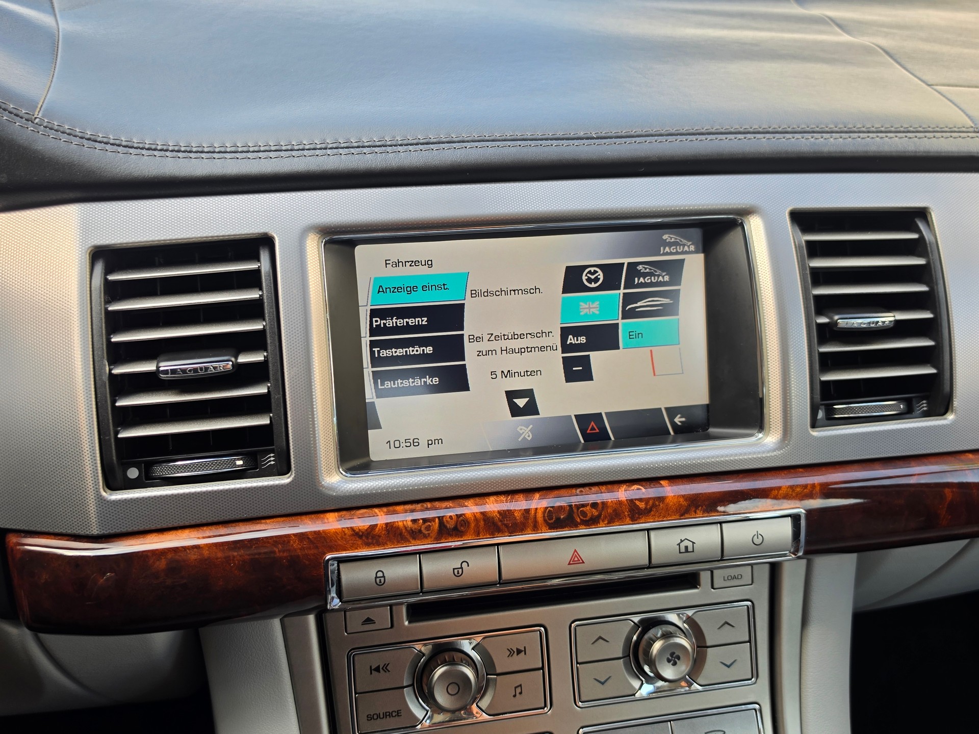 JAGUAR XF 3.0 V6 Premium Luxury-image-35